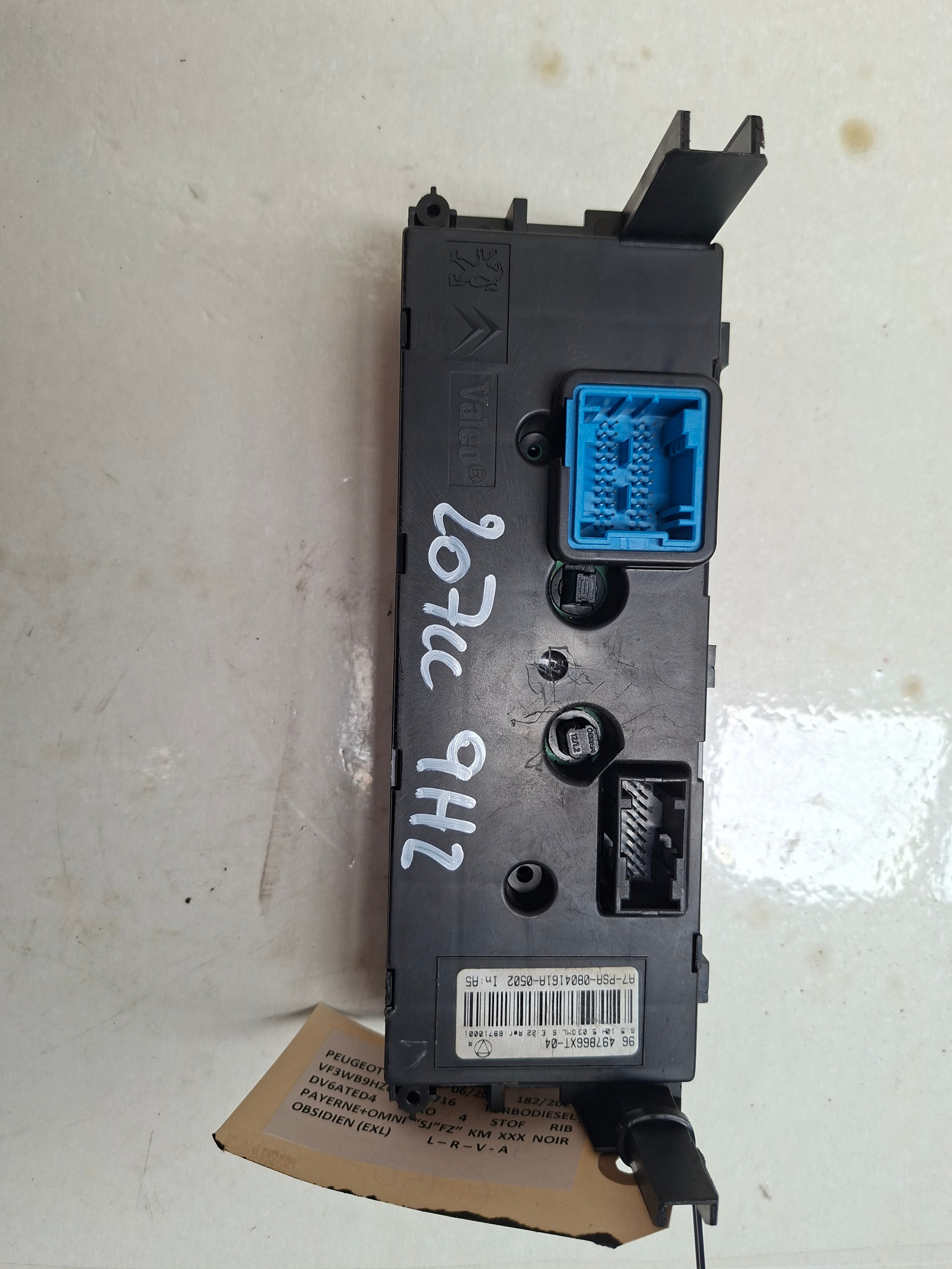 Origineel bedieningspaneel airco/verwarming van een Peugeot 207 CC (OEM 6451 ZX / 6452 R4), bouwjaar 2008