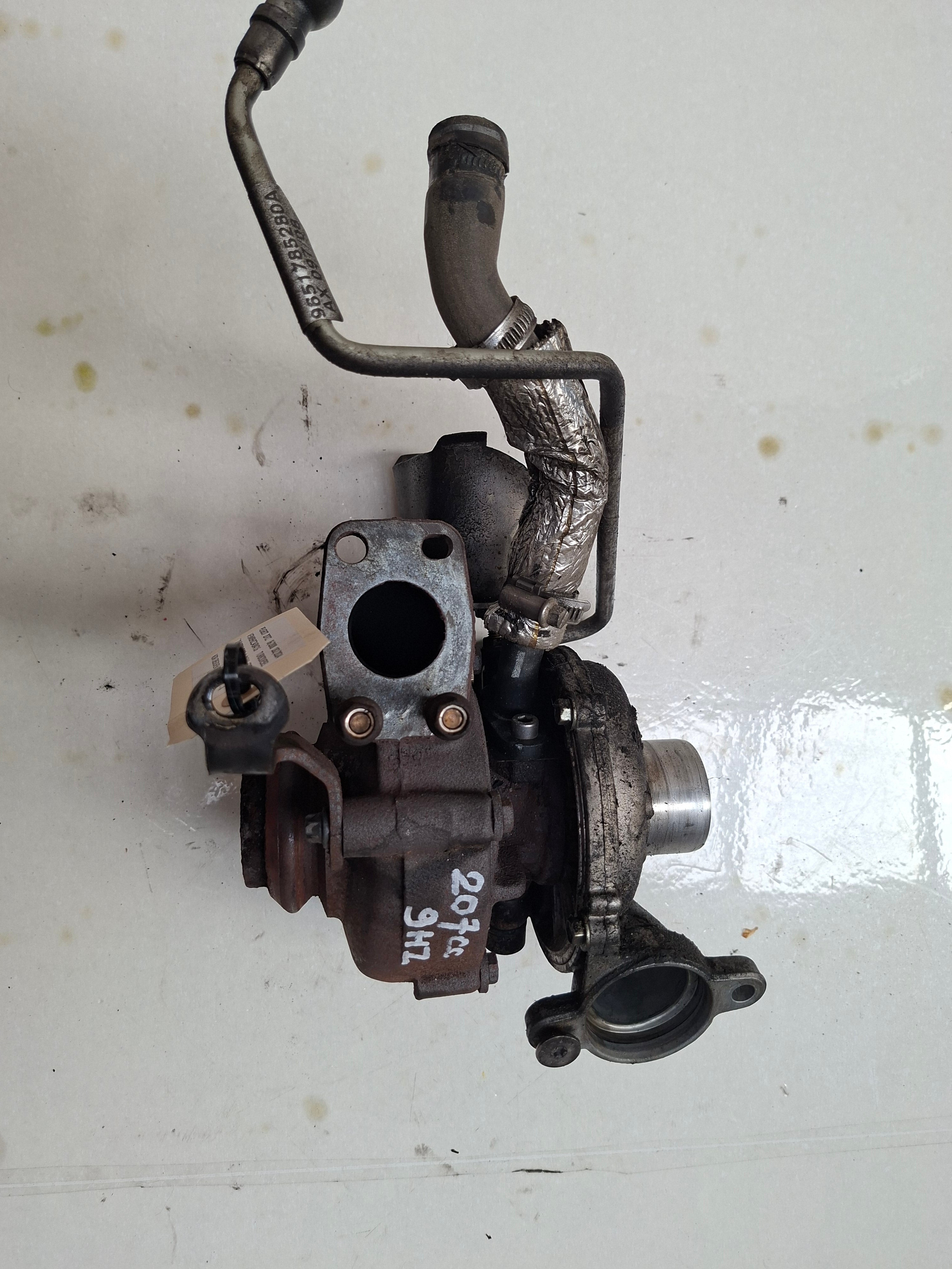 Originele turbo van een Peugeot 207 CC 1.6 HDi (OEM 0375 J6 / 0375 J8), bouwjaar 2008