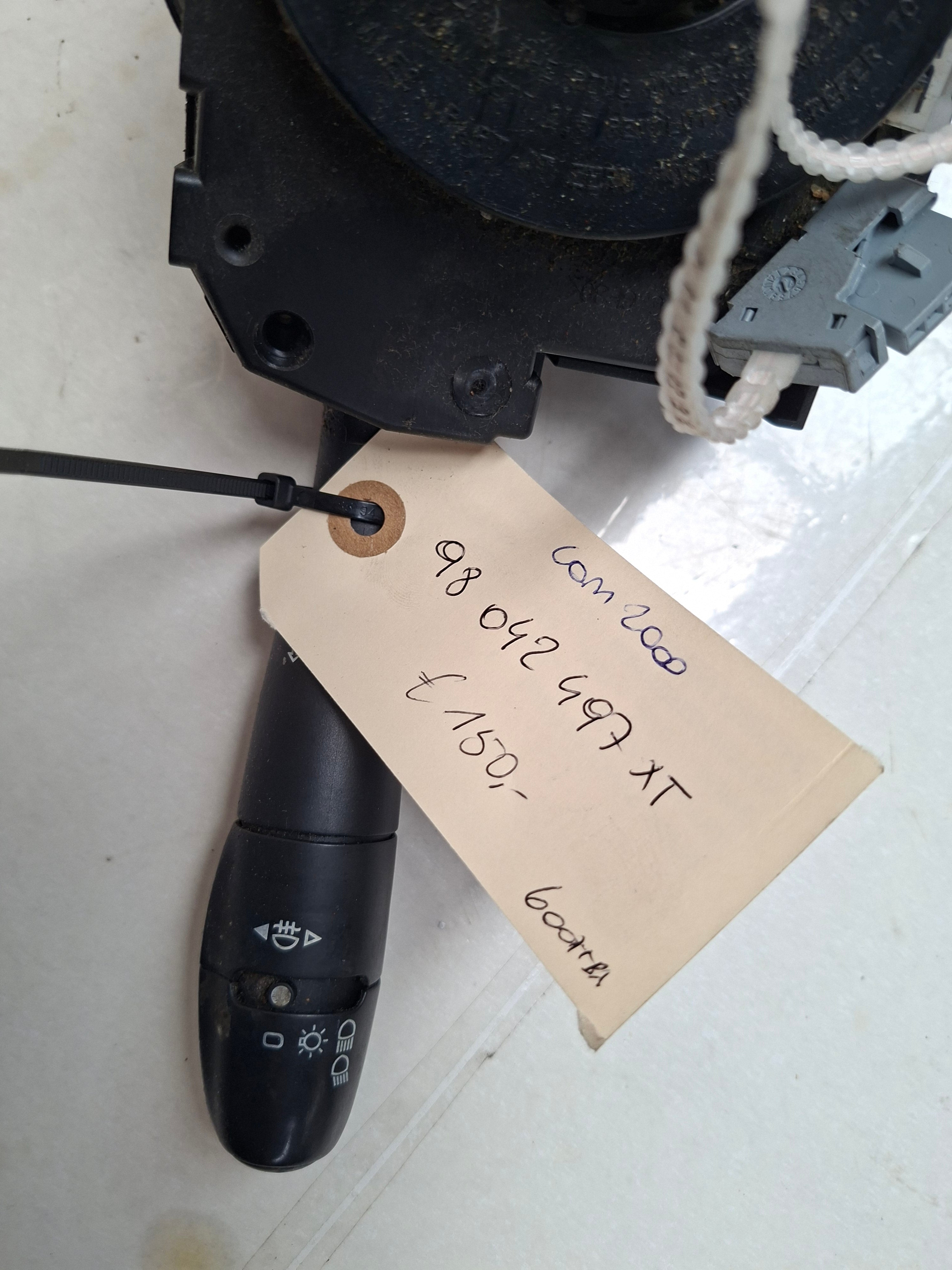 Originele COM2000 stuurkolomschakelaar van een Peugeot Expert III G9 (OEM 98 072 497 XT), bouwjaar 2014