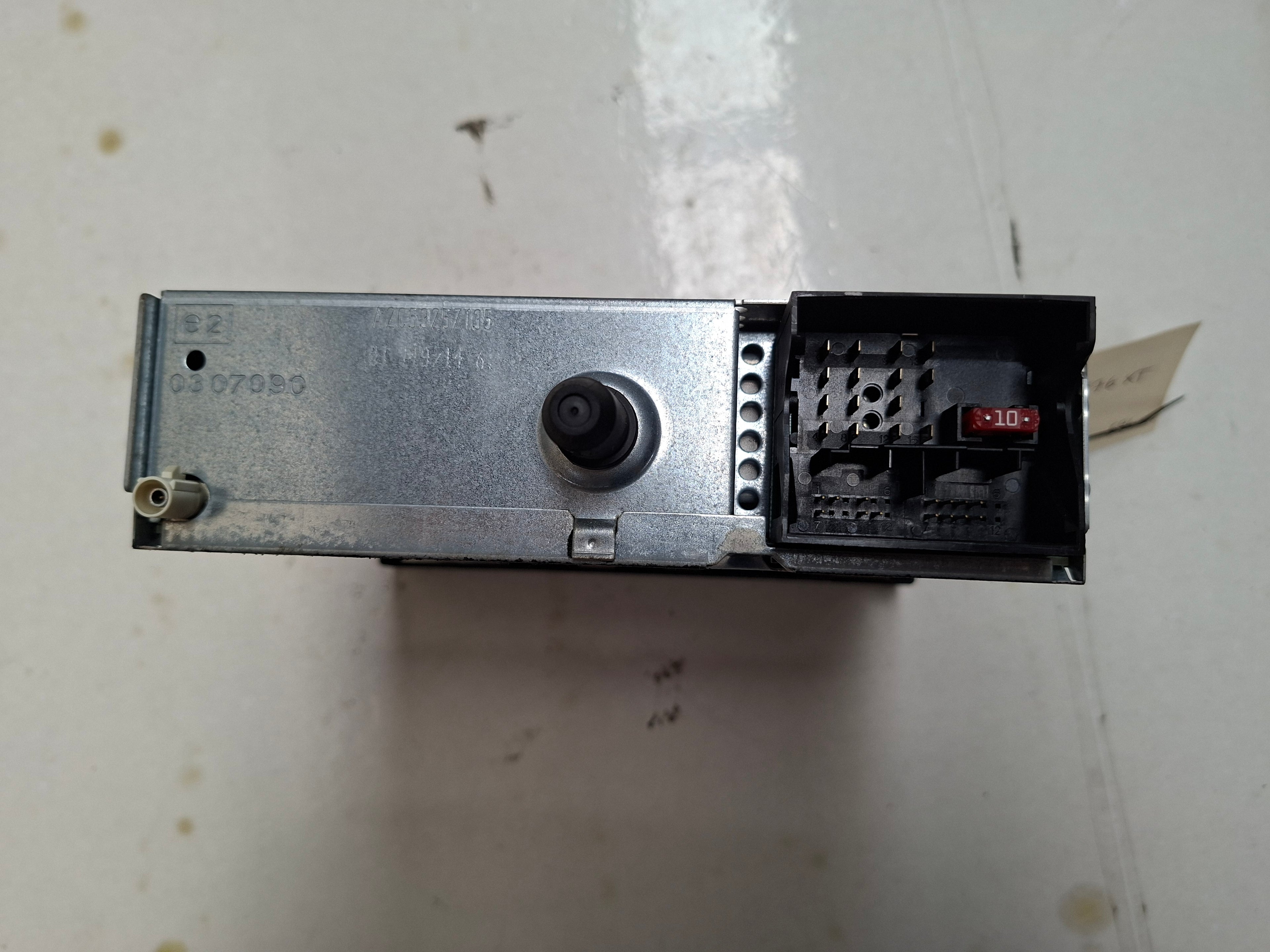Originele autoradio van een Peugeot Expert G9 (OEM 16 106 276 XT), bouwjaar 2014