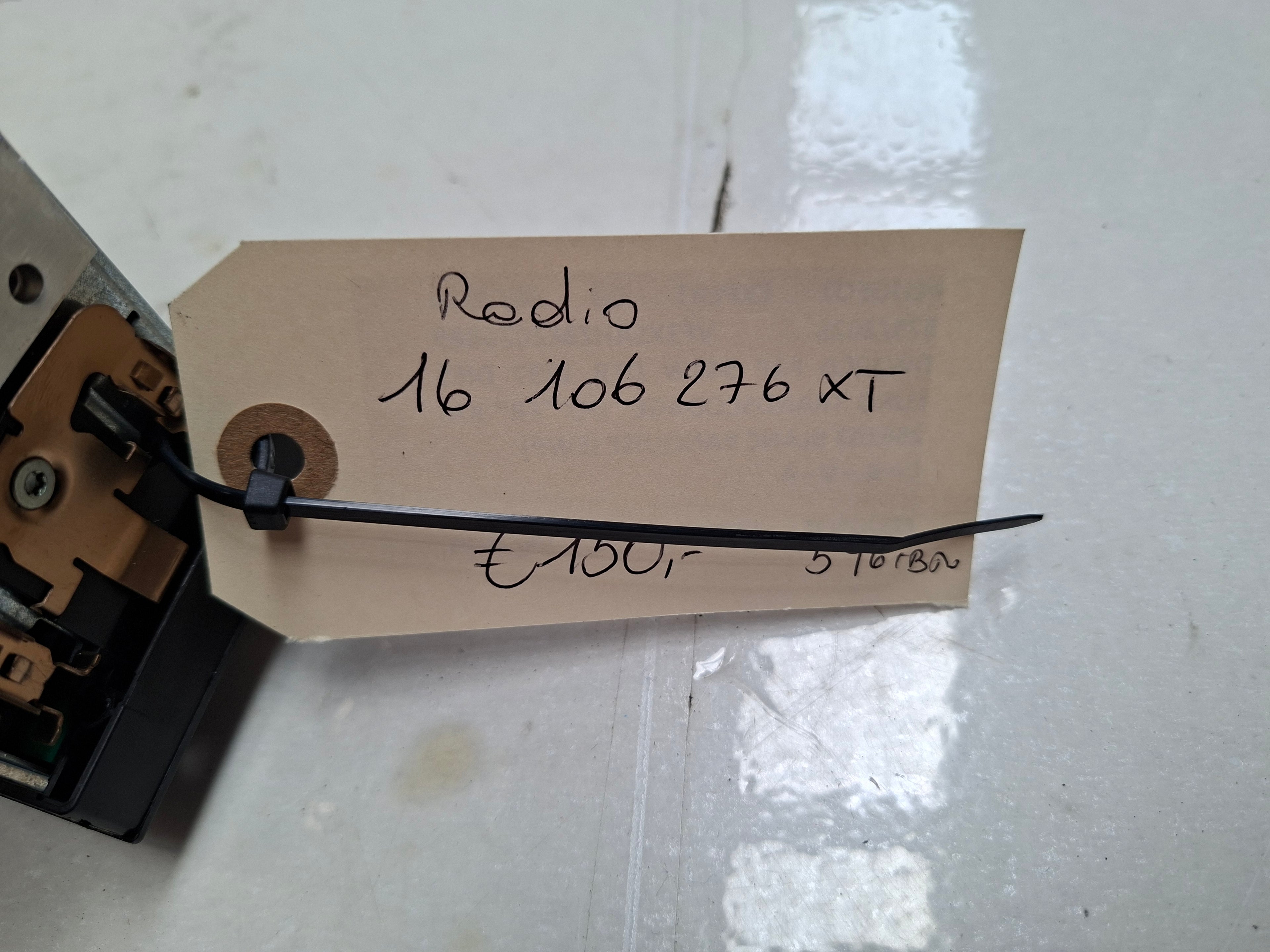 Originele autoradio van een Peugeot Expert G9 (OEM 16 106 276 XT), bouwjaar 2014