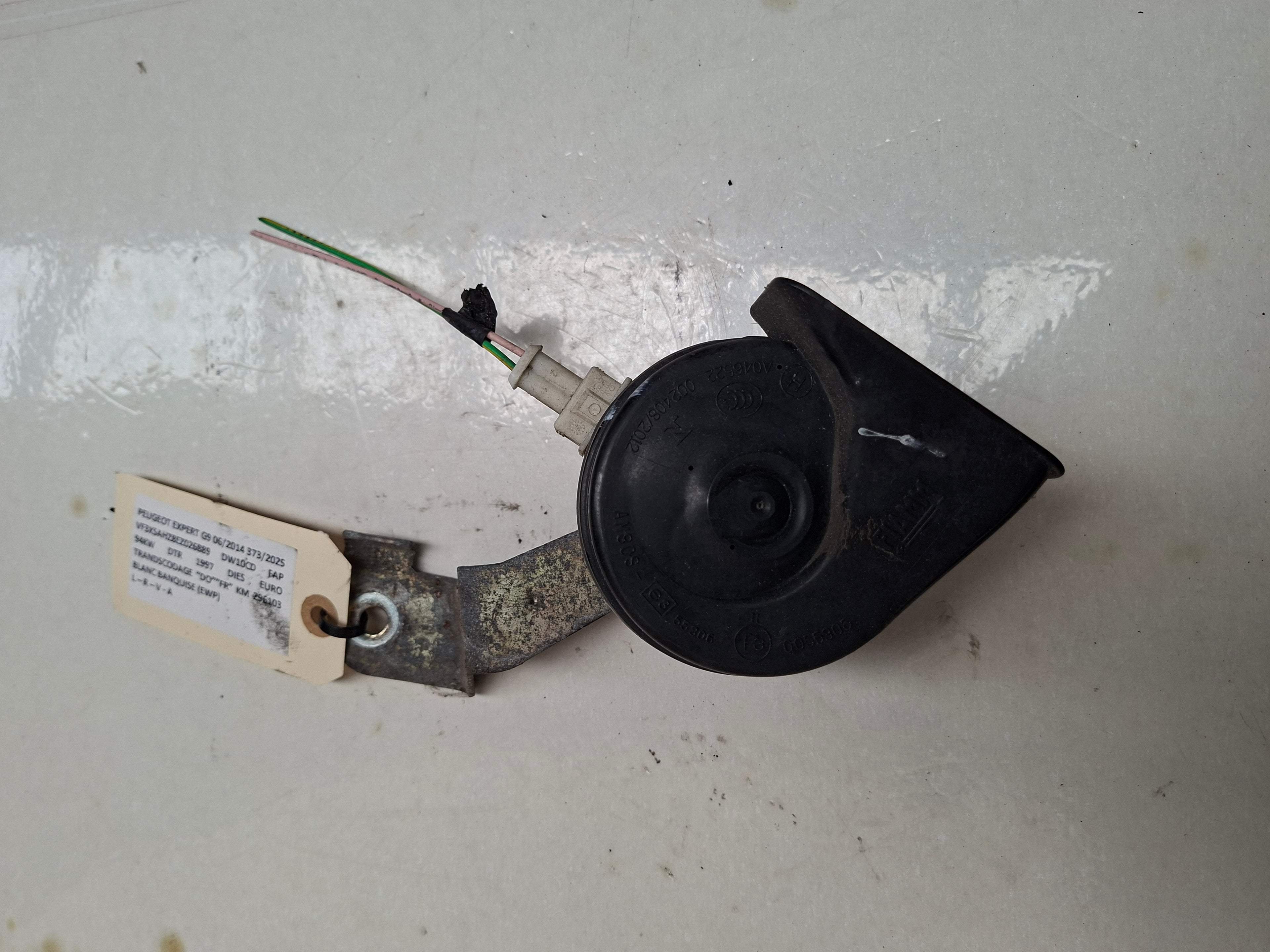 Originele claxon van een Peugeot Expert G9 (OEM 14 401 697 80), bouwjaar 2014