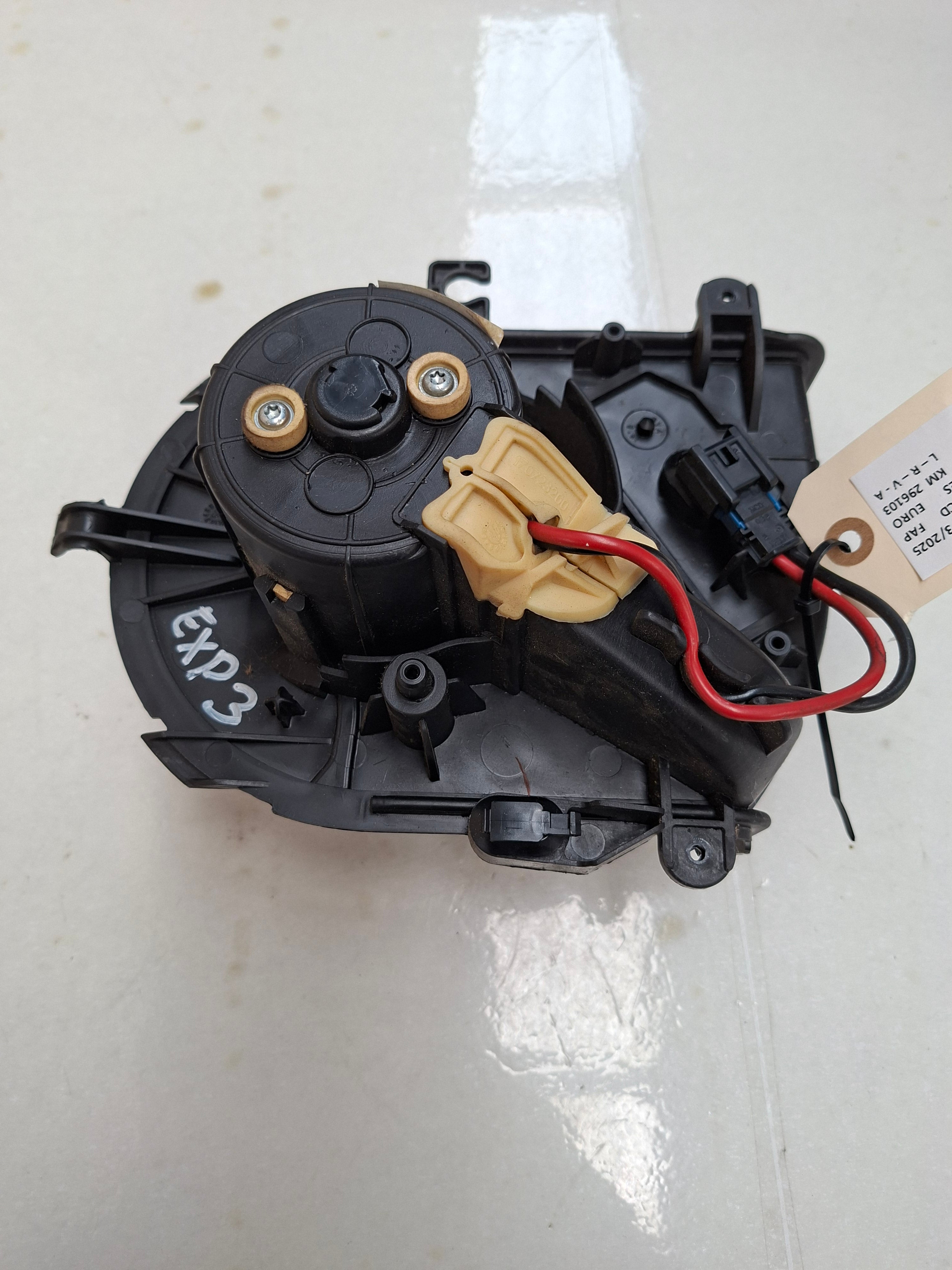 Originele aanjager (interieurventilator) van een Peugeot Expert G9 (OEM 6441 X7 / 16 135 663 80), bouwjaar 2014