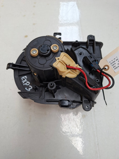 Originele aanjager (interieurventilator) van een Peugeot Expert G9 (OEM 6441 X7 / 16 135 663 80), bouwjaar 2014