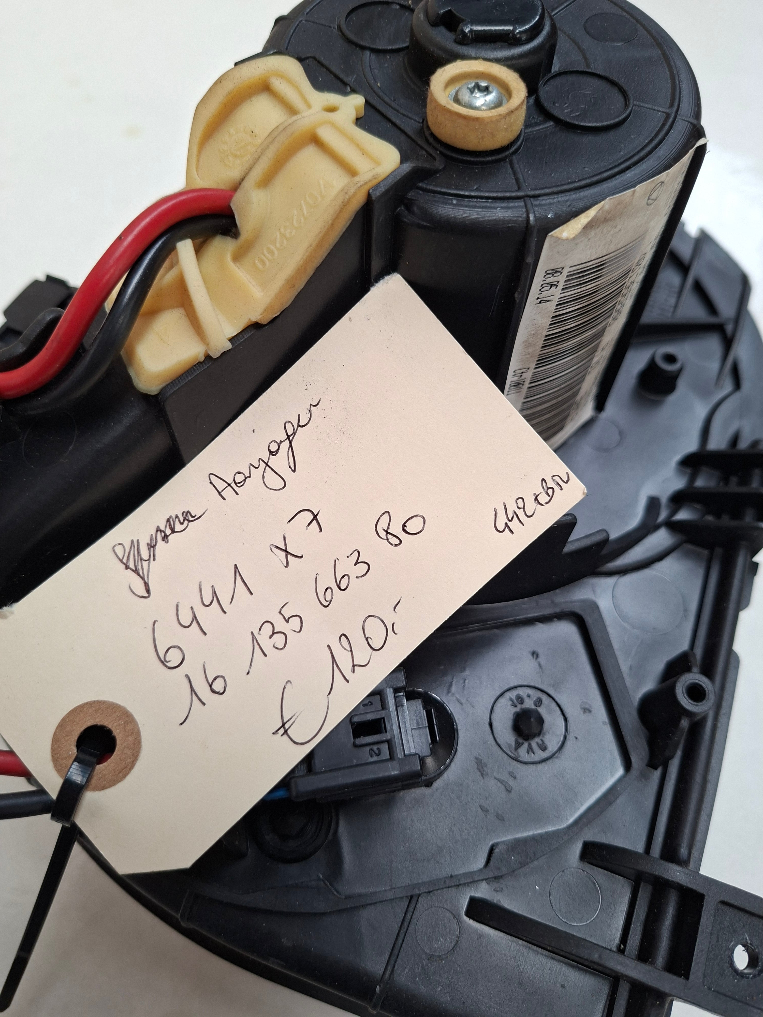 Originele aanjager (interieurventilator) van een Peugeot Expert G9 (OEM 6441 X7 / 16 135 663 80), bouwjaar 2014