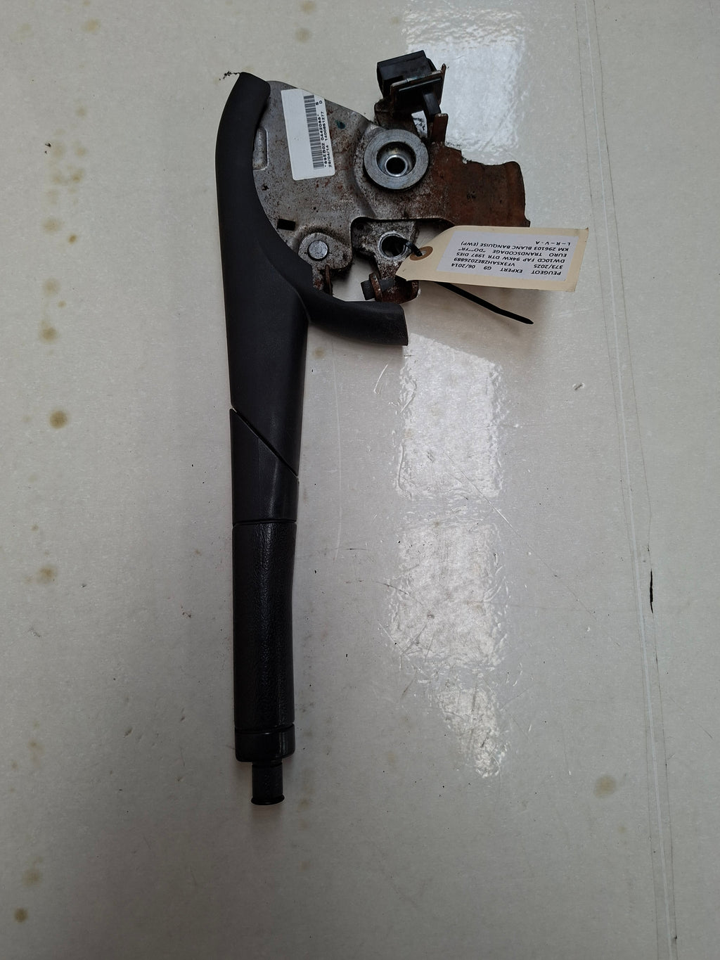 Originele handremhendel van een Peugeot Expert G9 (OEM 7401 82), bouwjaar 2014

