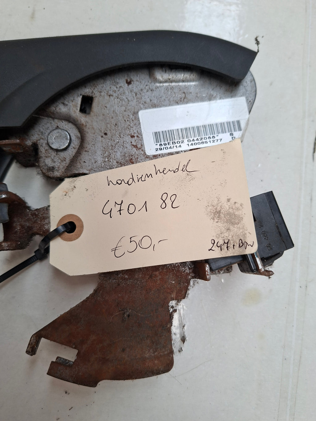 Originele handremhendel van een Peugeot Expert G9 (OEM 7401 82), bouwjaar 2014


