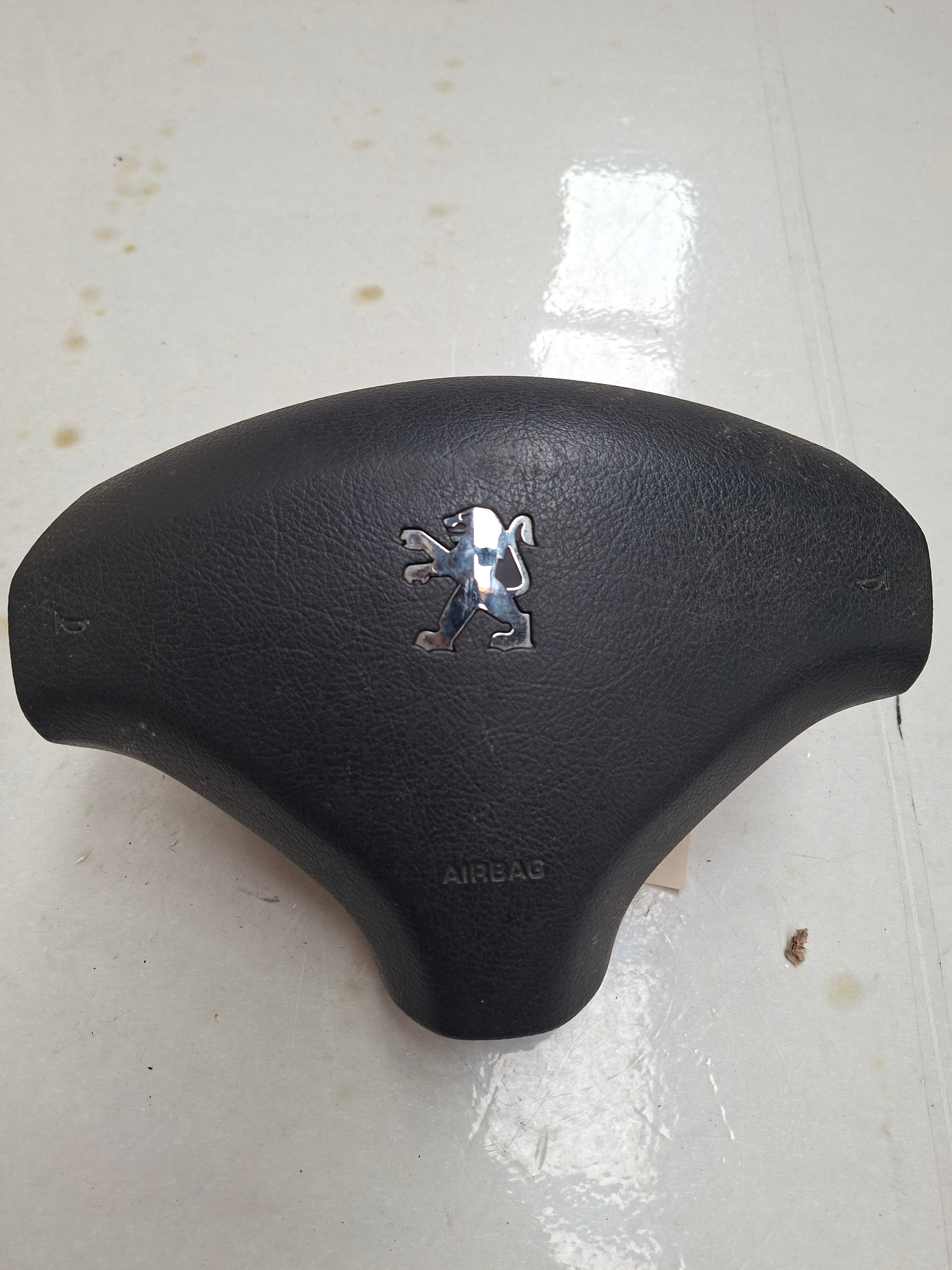 Originele stuurairbag van een Peugeot 3008 T84 (OEM 4109 RC), bouwjaar 2012