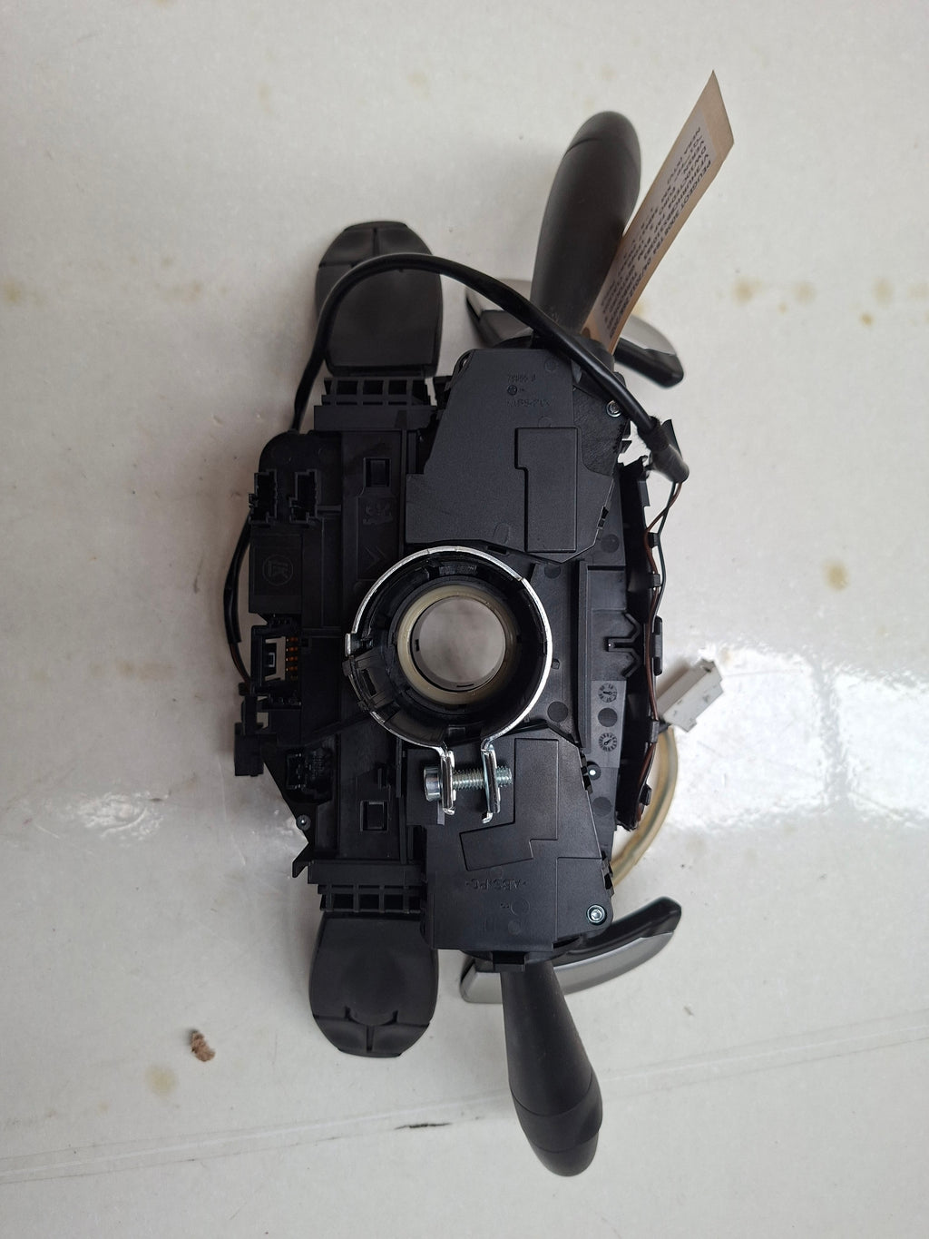 Originele COM2000 stuurkolomschakelaar van een Peugeot 3008 T84 (OEM 6243 99 / 96 773 912 ZD), bouwjaar 2012