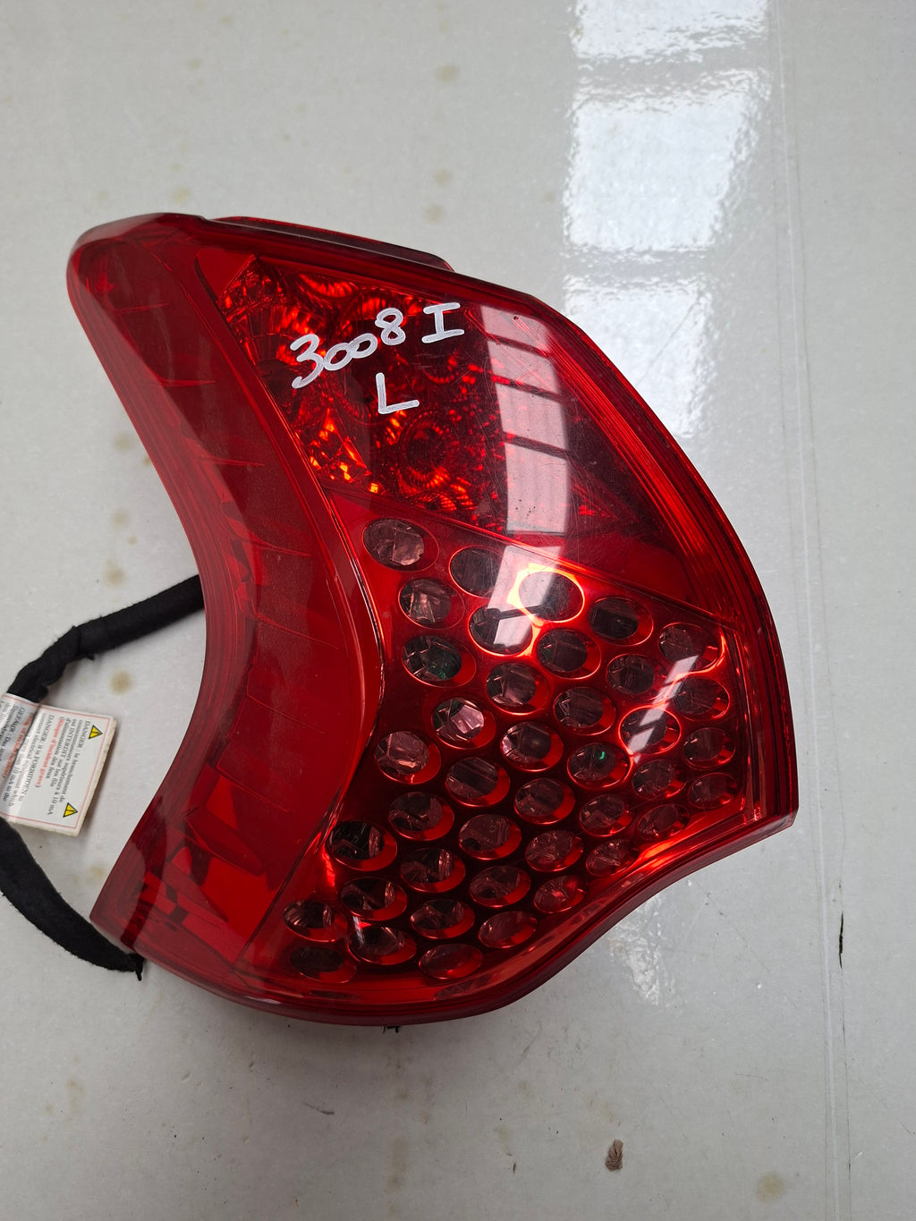 Origineel achterlicht links (carrosseriezijde) van een Peugeot 3008 T84 (OEM 6350 HC), bouwjaar 2012