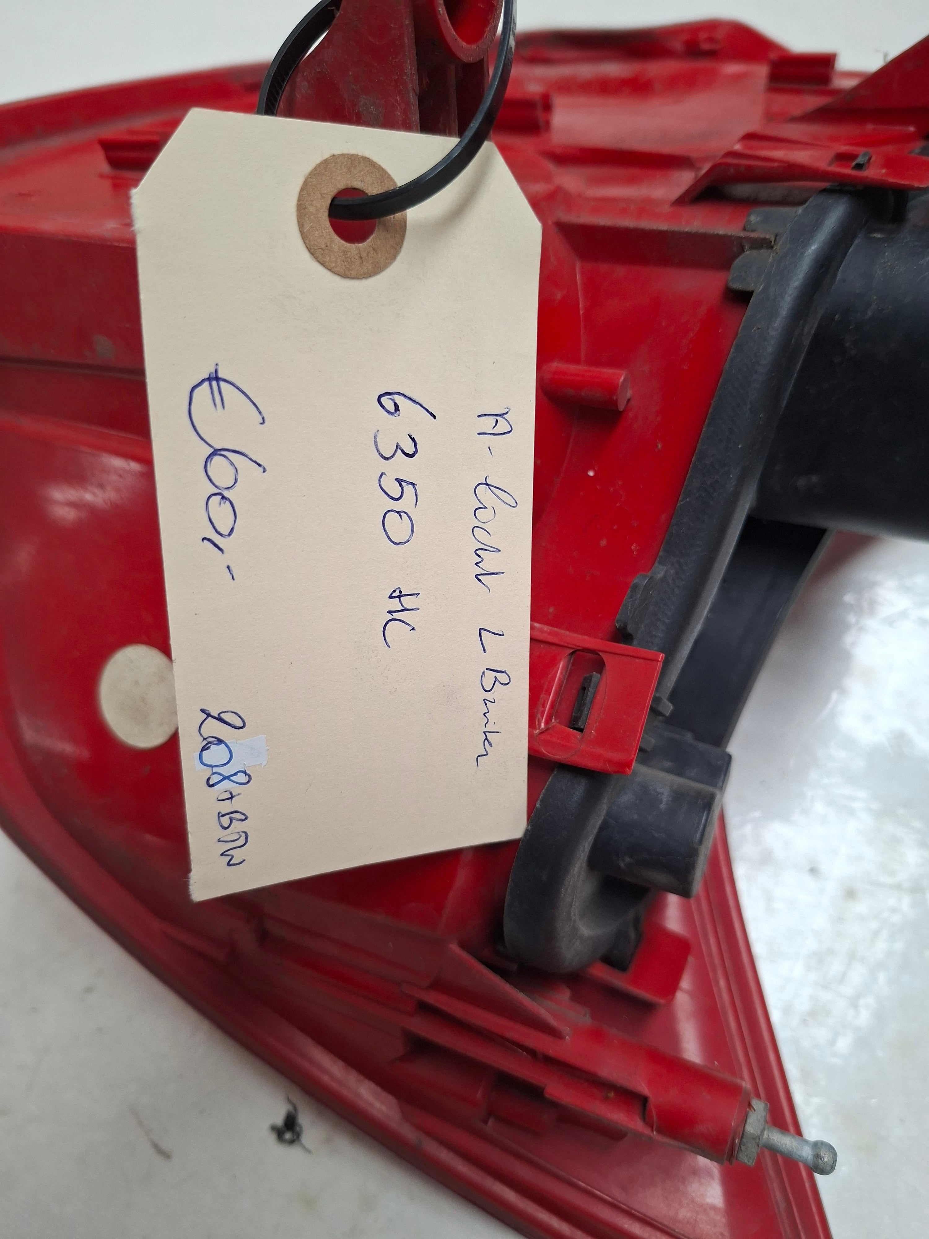 Origineel achterlicht links (carrosseriezijde) van een Peugeot 3008 T84 (OEM 6350 HC), bouwjaar 2012