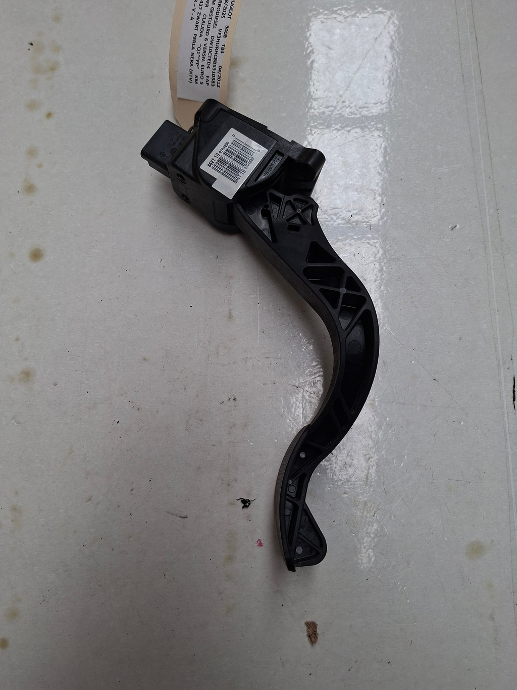 Origineel gaspedaal van een Peugeot 3008 T84 (OEM 1601 AG / 1601 EA), bouwjaar 2012