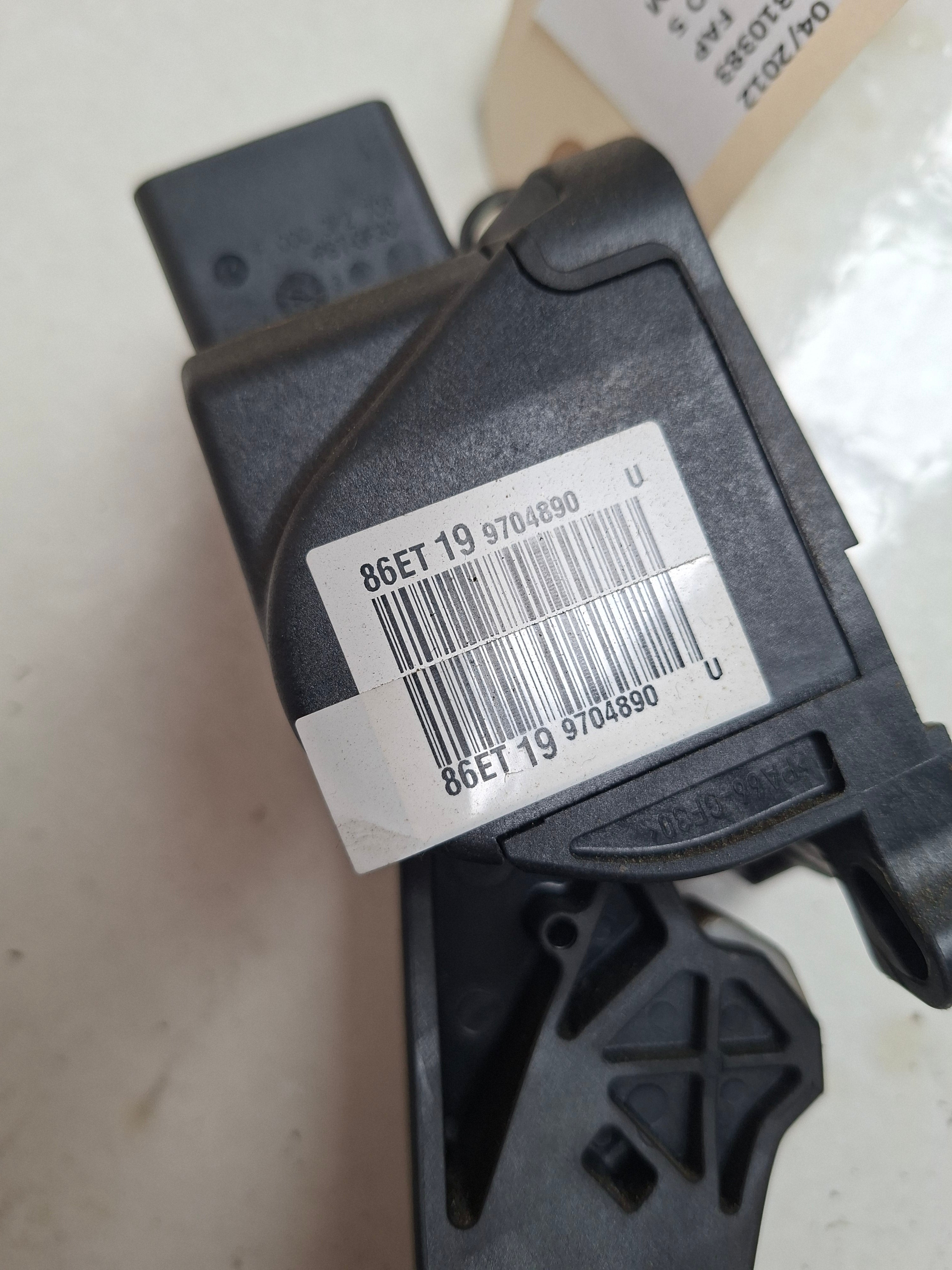 Origineel gaspedaal van een Peugeot 3008 T84 (OEM 1601 AG / 1601 EA), bouwjaar 2012