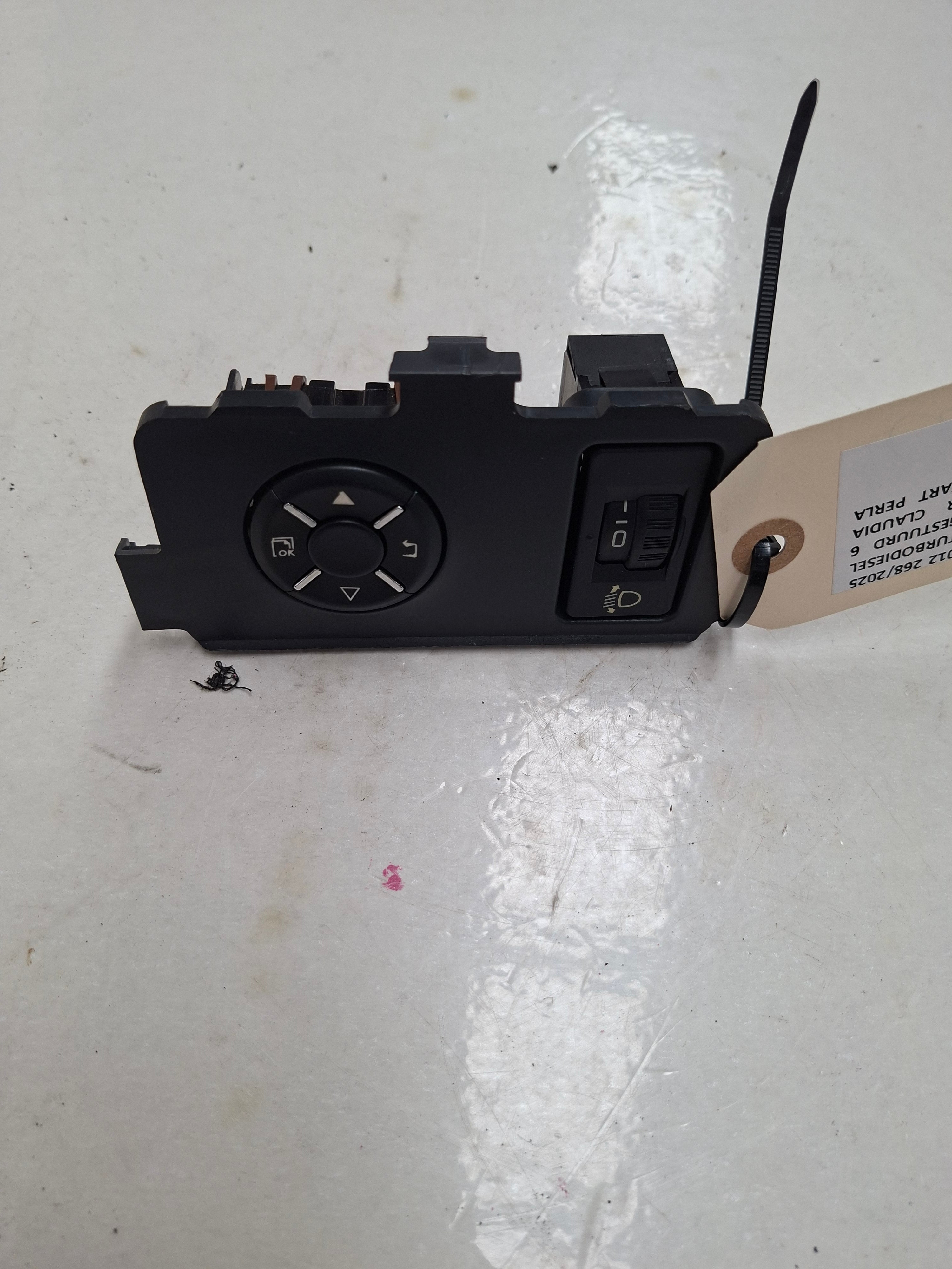 Originele lichtschakelaar dashboard van een Peugeot 3008 T84 (OEM 6554 C3), bouwjaar 2012