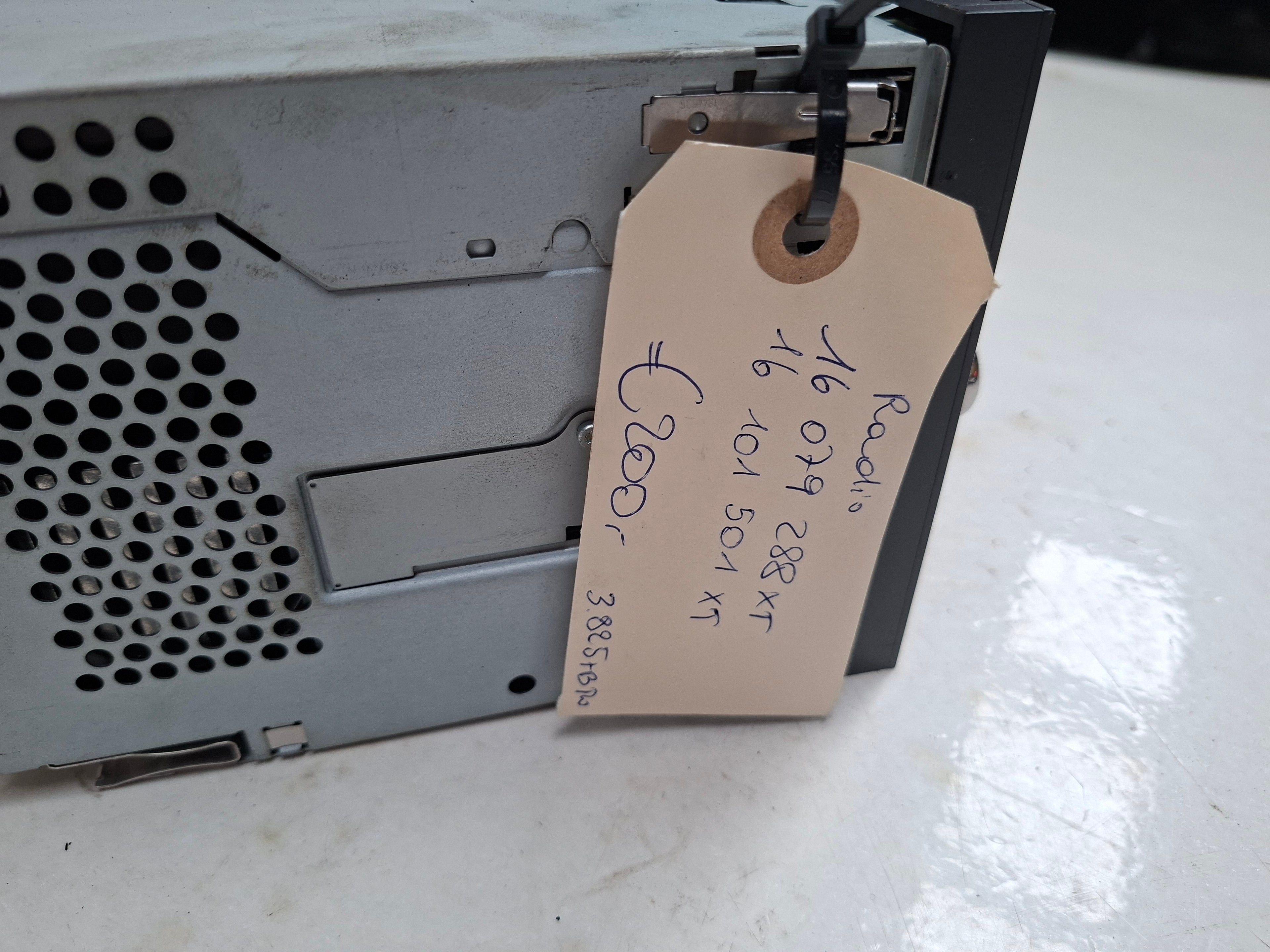 Originele autoradio van een Peugeot 3008 T84 (OEM 16 079 288 XT / 16 101 501 XT), bouwjaar 2012

