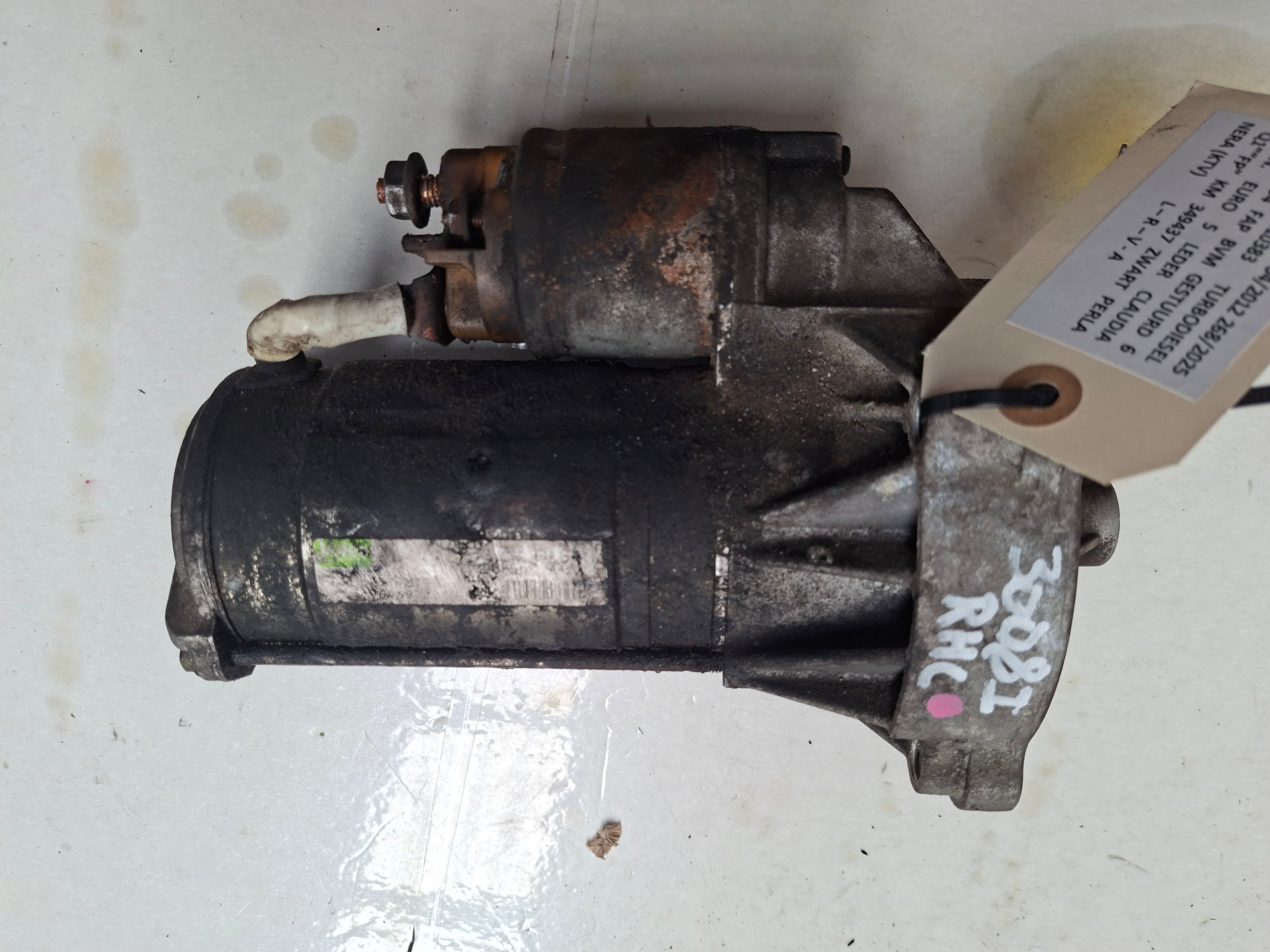 Originele startmotor van een Peugeot 3008 T84 (OEM 5802 Z5 / 5802 EF), bouwjaar 2012