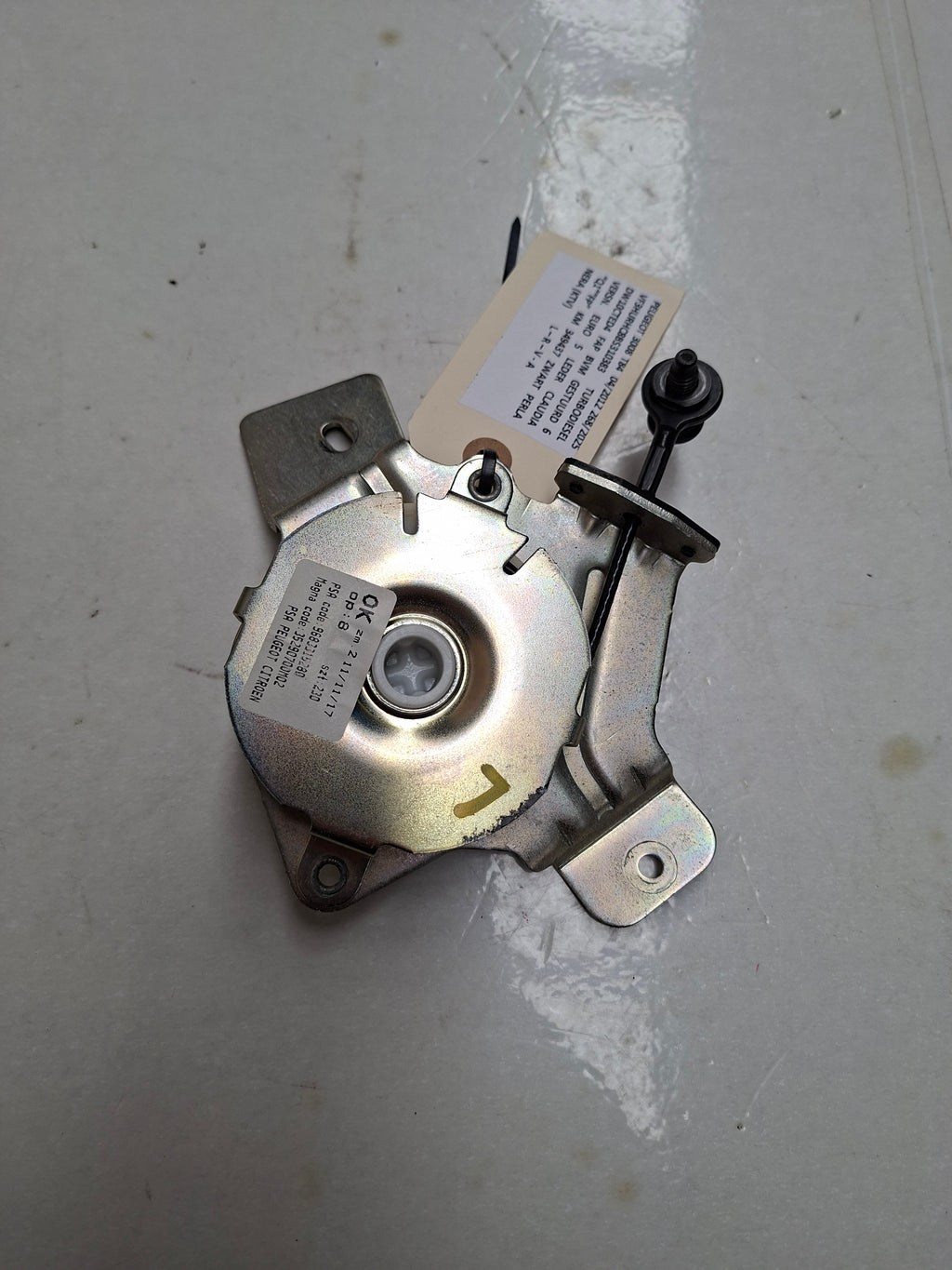 Originele kabel kofferklep links van een Peugeot 3008 T84 (OEM 8724 H9), bouwjaar 2012

