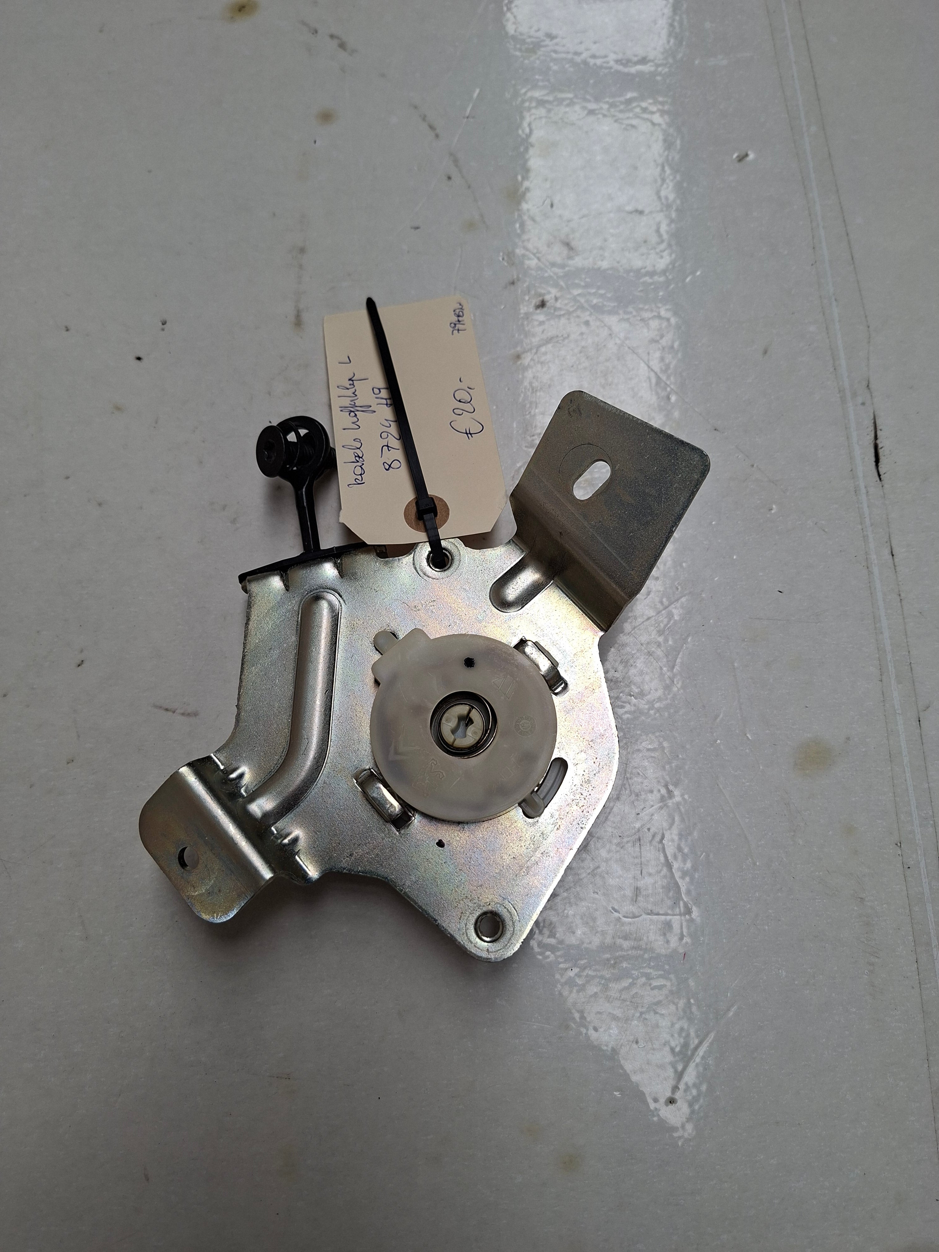 Originele kabel kofferklep links van een Peugeot 3008 T84 (OEM 8724 H9), bouwjaar 2012

