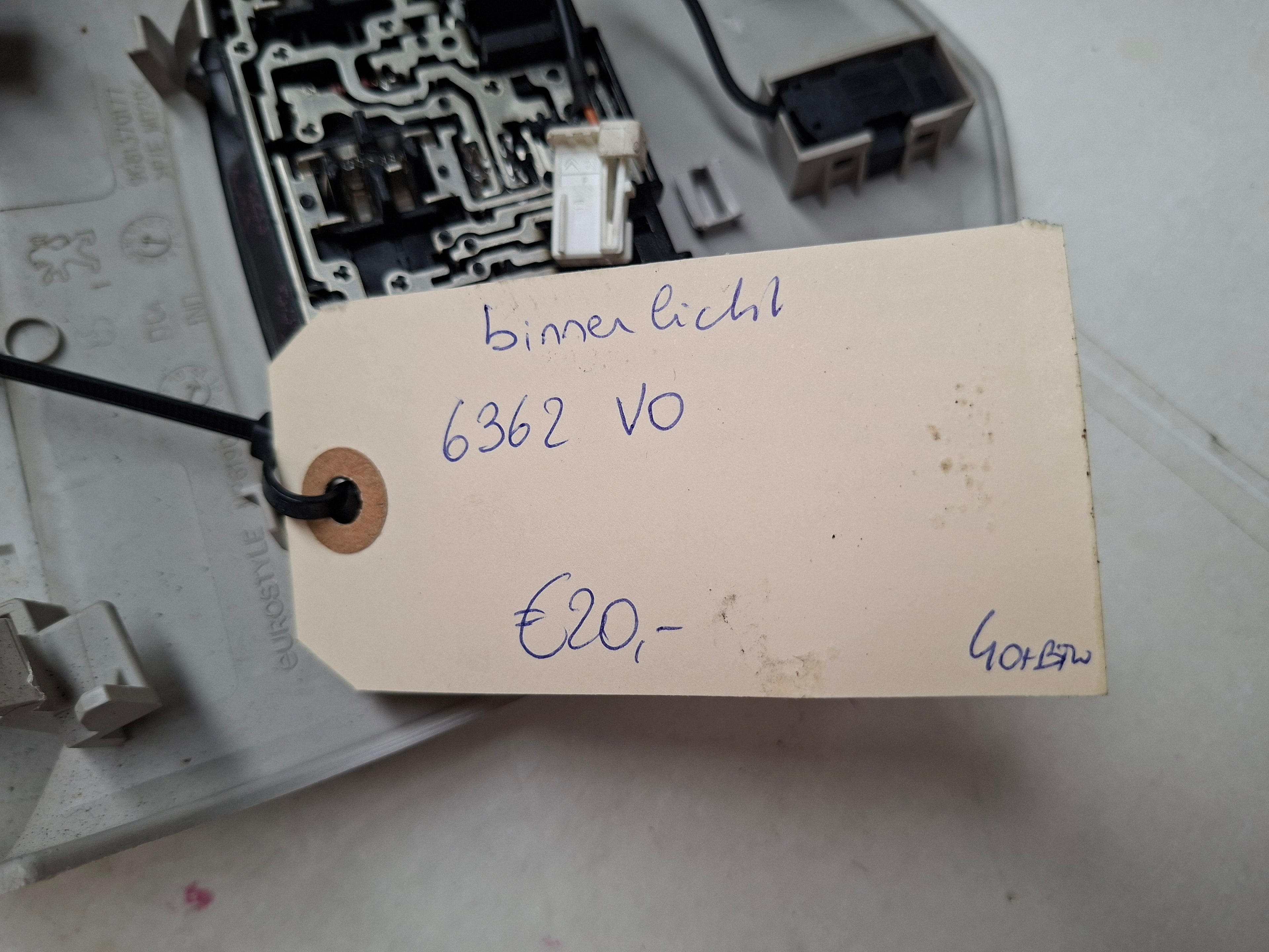 Originele binnenverlichting van een Peugeot 3008 T84 (OEM 6362 V0), bouwjaar 2012