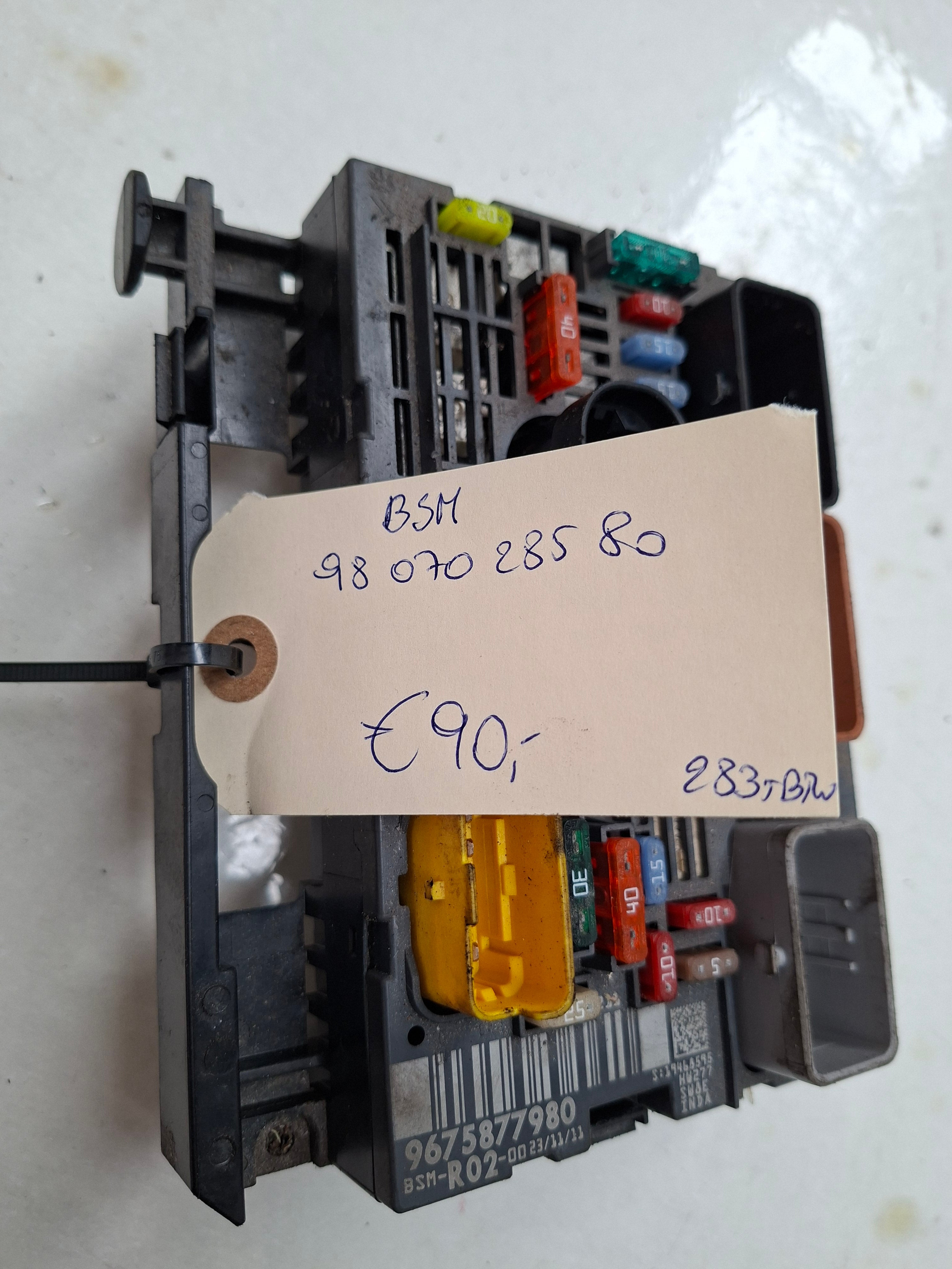 Originele BSM-module (Boîtier de Servitude Moteur) van een Peugeot 3008 T84 (OEM 98 070 285 80), bouwjaar 2012