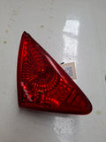 Origineel achterlicht links (achterklep) van een Peugeot 3008 T84 (OEM 6350 HE), bouwjaar 2012