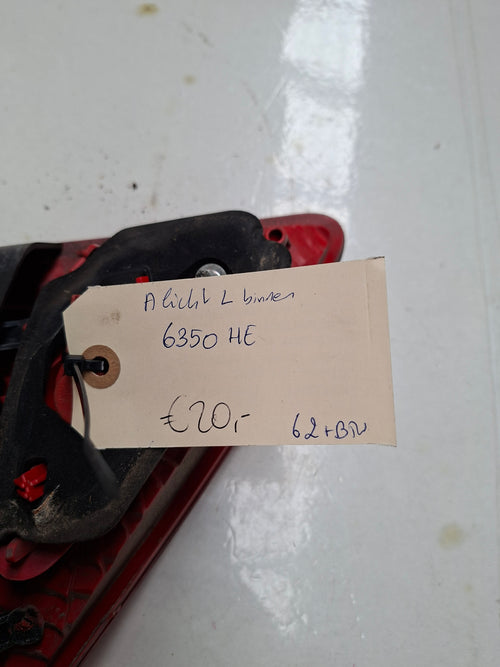 Origineel achterlicht links (achterklep) van een Peugeot 3008 T84 (OEM 6350 HE), bouwjaar 2012