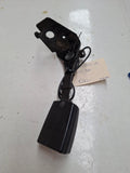 Originele gordelklikker linksachter van een Peugeot 3008 T84 (OEM 8975 JA), bouwjaar 2012

