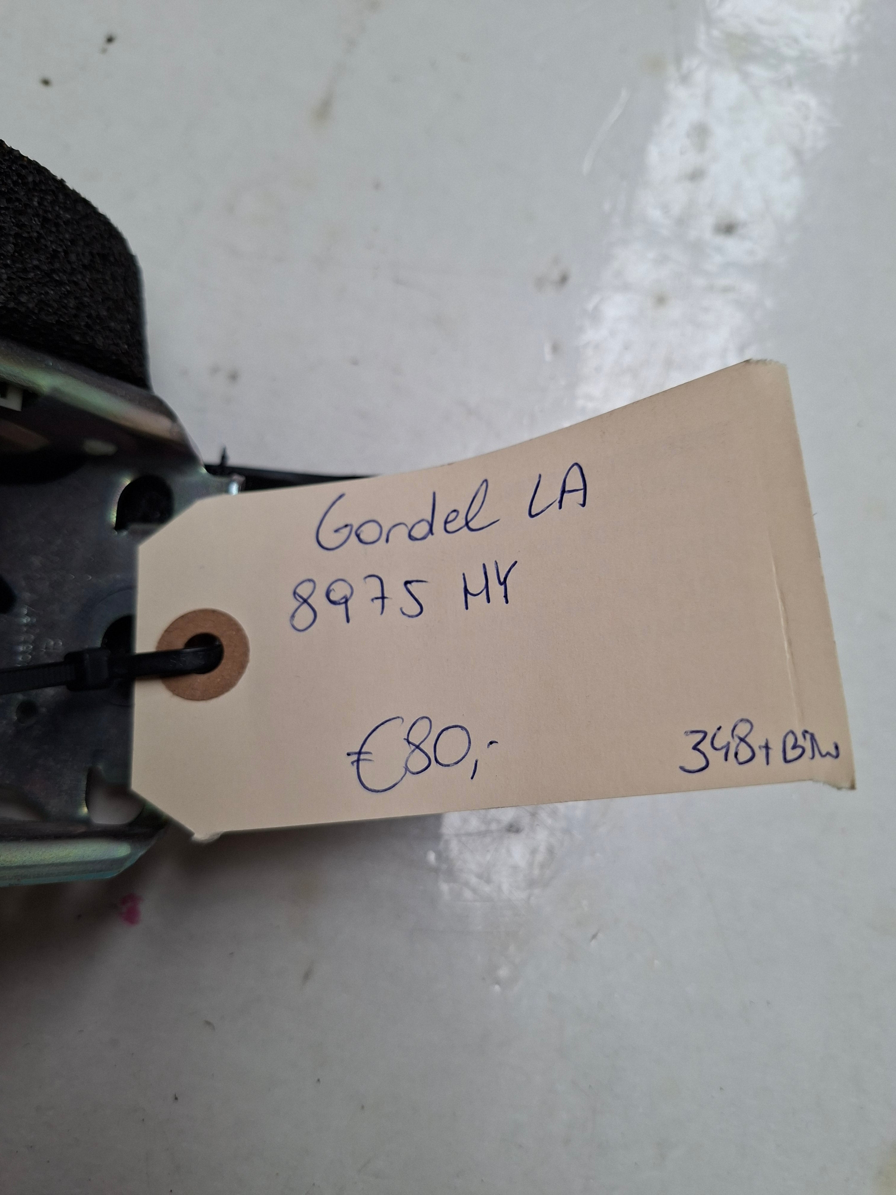 Originele veiligheidsgordel linksachter van een Peugeot 3008 T84 (OEM 8975 HY), bouwjaar 2012