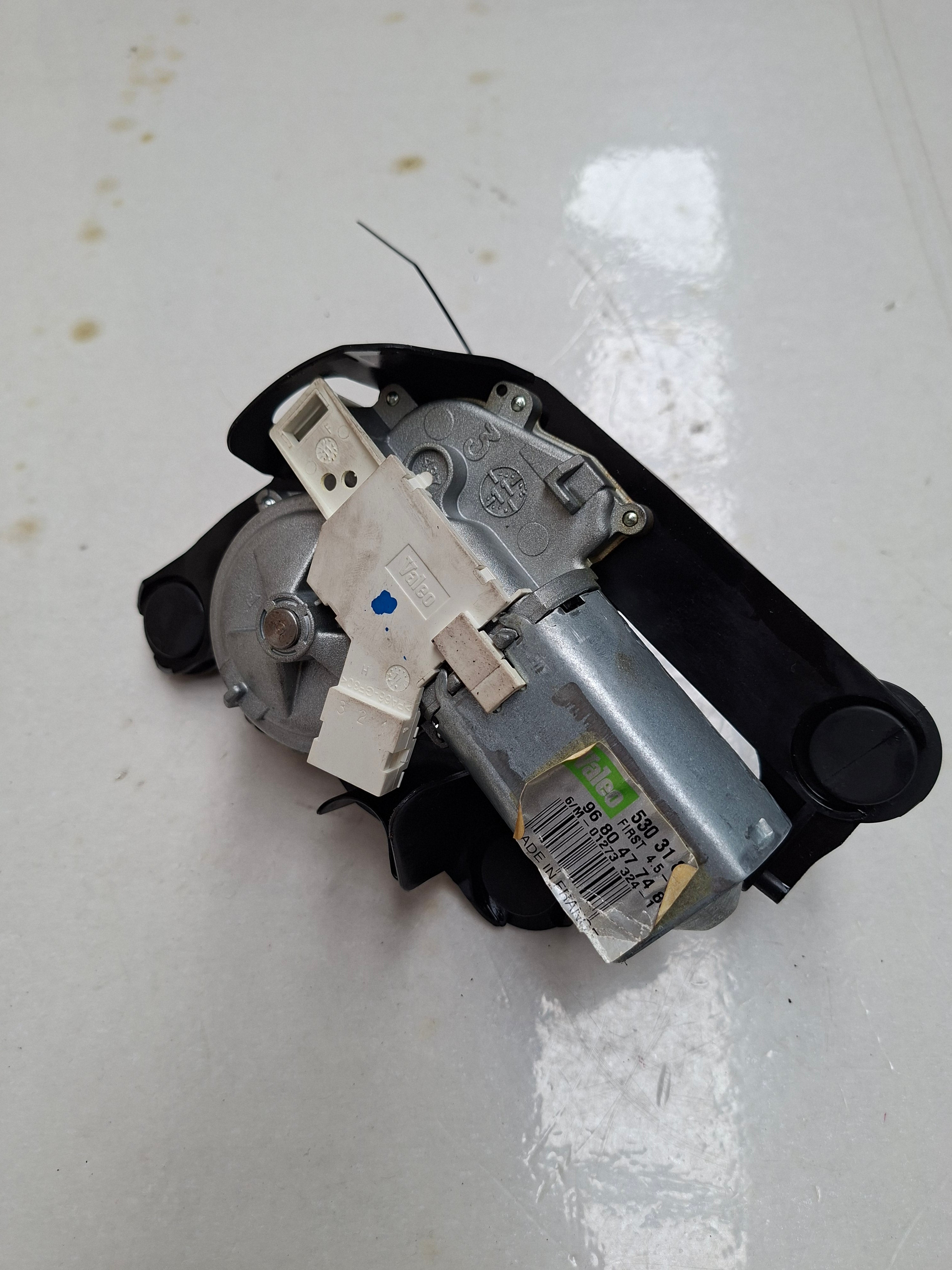 Ruitenwissermechanisme achter Peugeot 3008 T84 (6405 JQ)