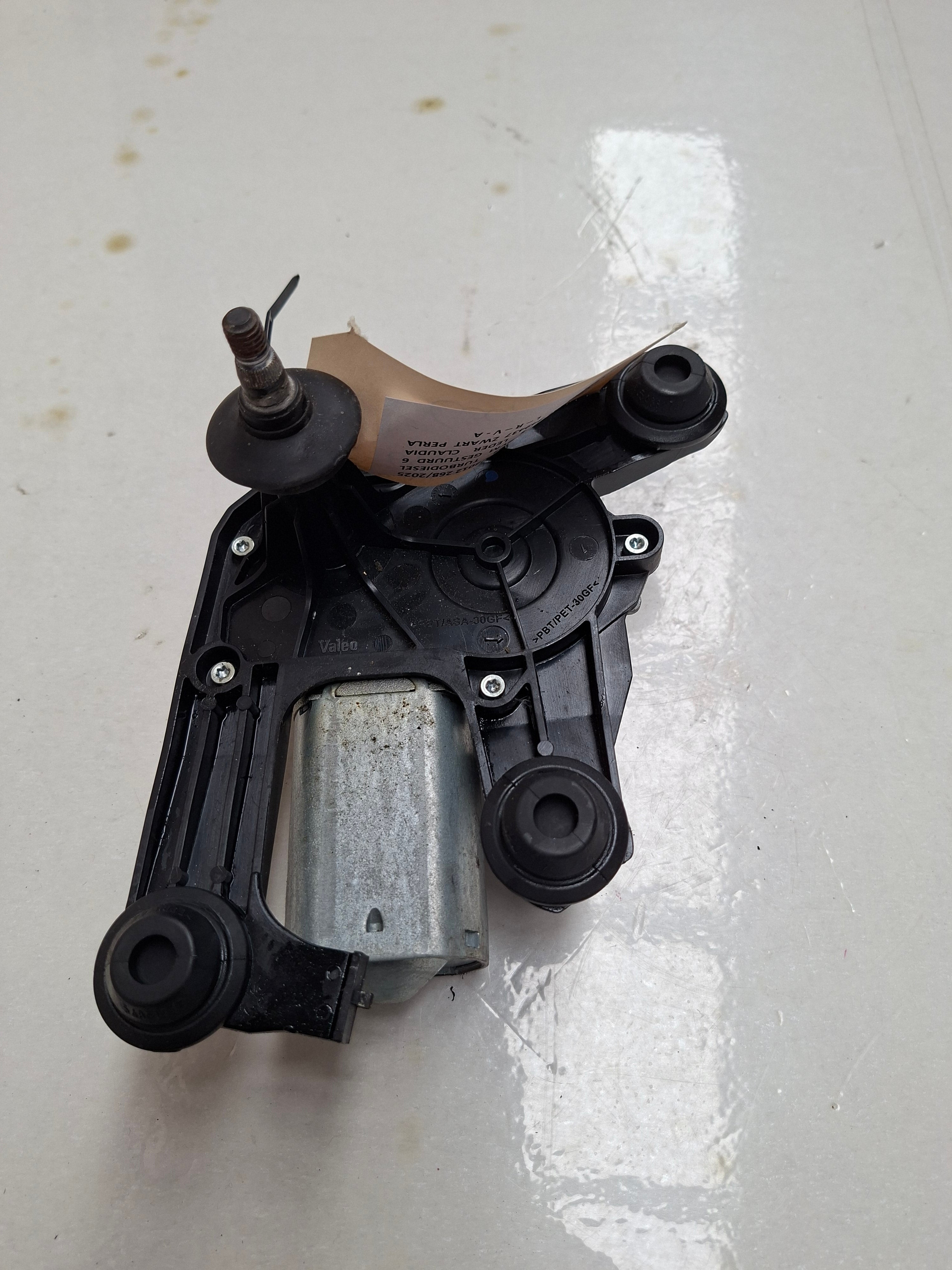 Ruitenwissermechanisme achter Peugeot 3008 T84 (6405 JQ)