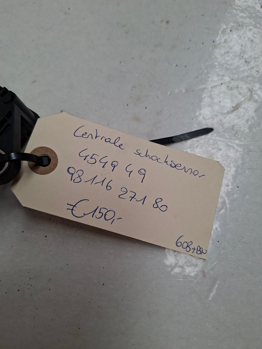 Originele centrale schoksensor van een Peugeot 3008 T84 (OEM 4549 49 / 98 116 271 80), bouwjaar 2012

