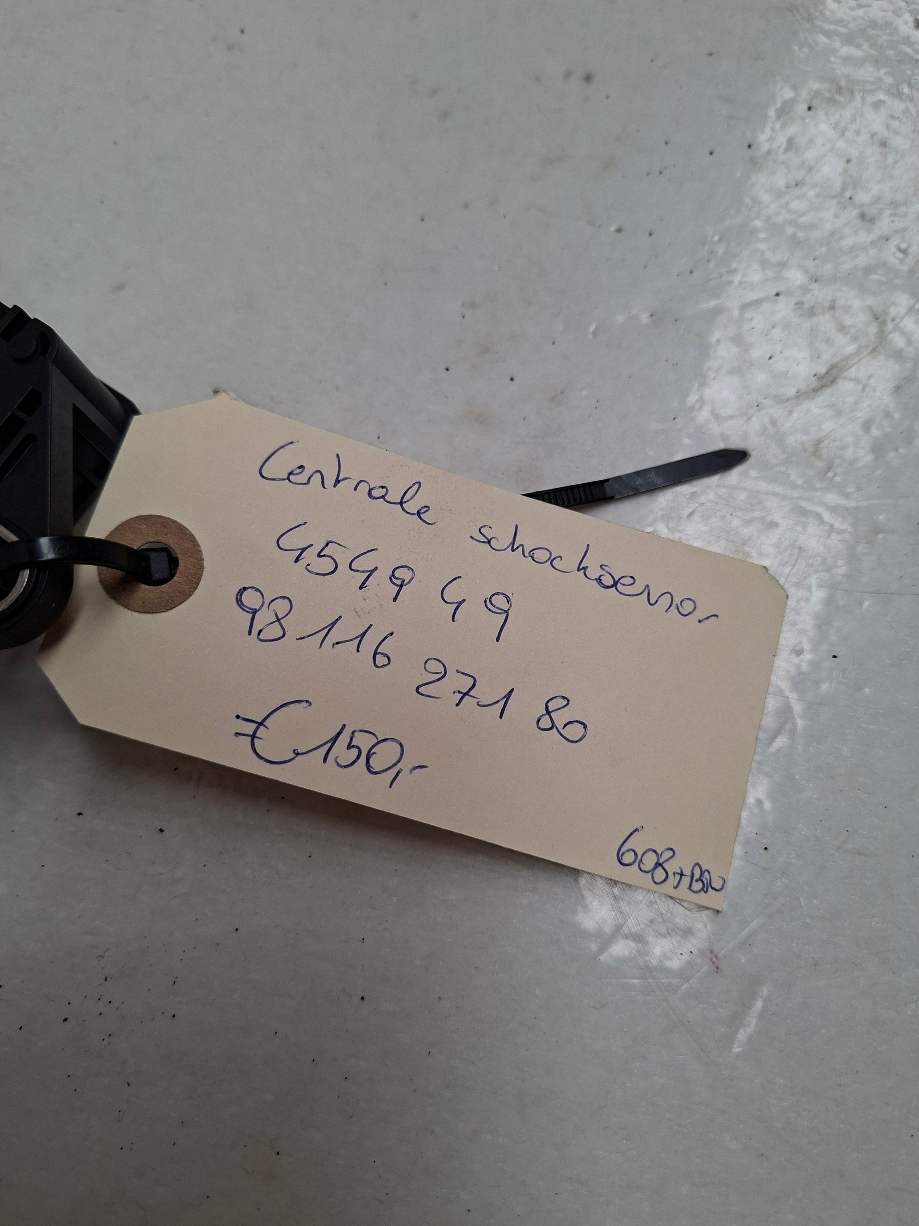 Originele centrale schoksensor van een Peugeot 3008 T84 (OEM 4549 49 / 98 116 271 80), bouwjaar 2012


