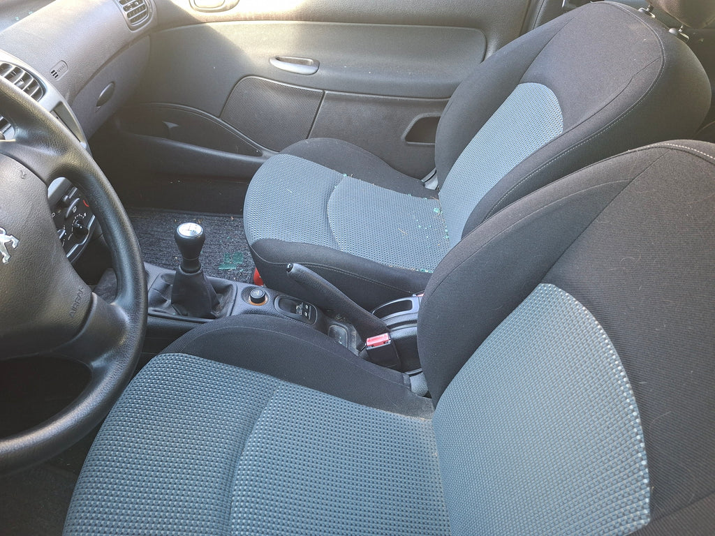 PEUGEOT 206 LICHT GRIJS