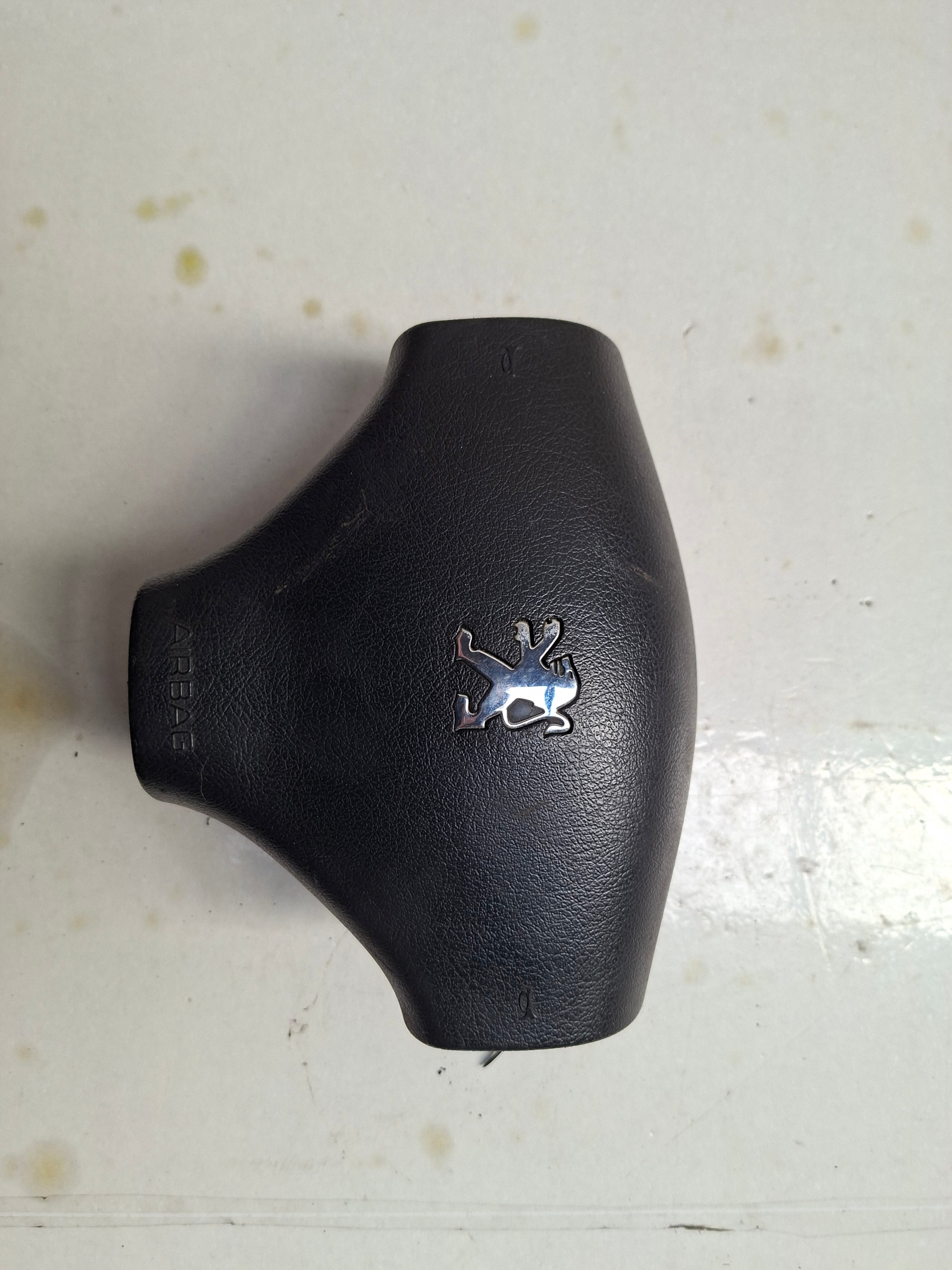 Originele stuurairbag van een Peugeot 206 (OEM 4112 FW), bouwjaar 2005