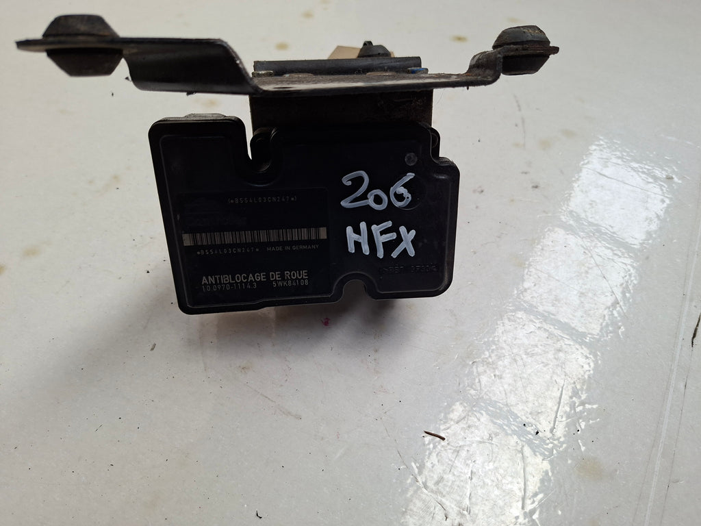 Origineel ABS-blok van een Peugeot 206 (OEM 4541 V1 / 4541 RW / 16 826 087 80), bouwjaar 2005