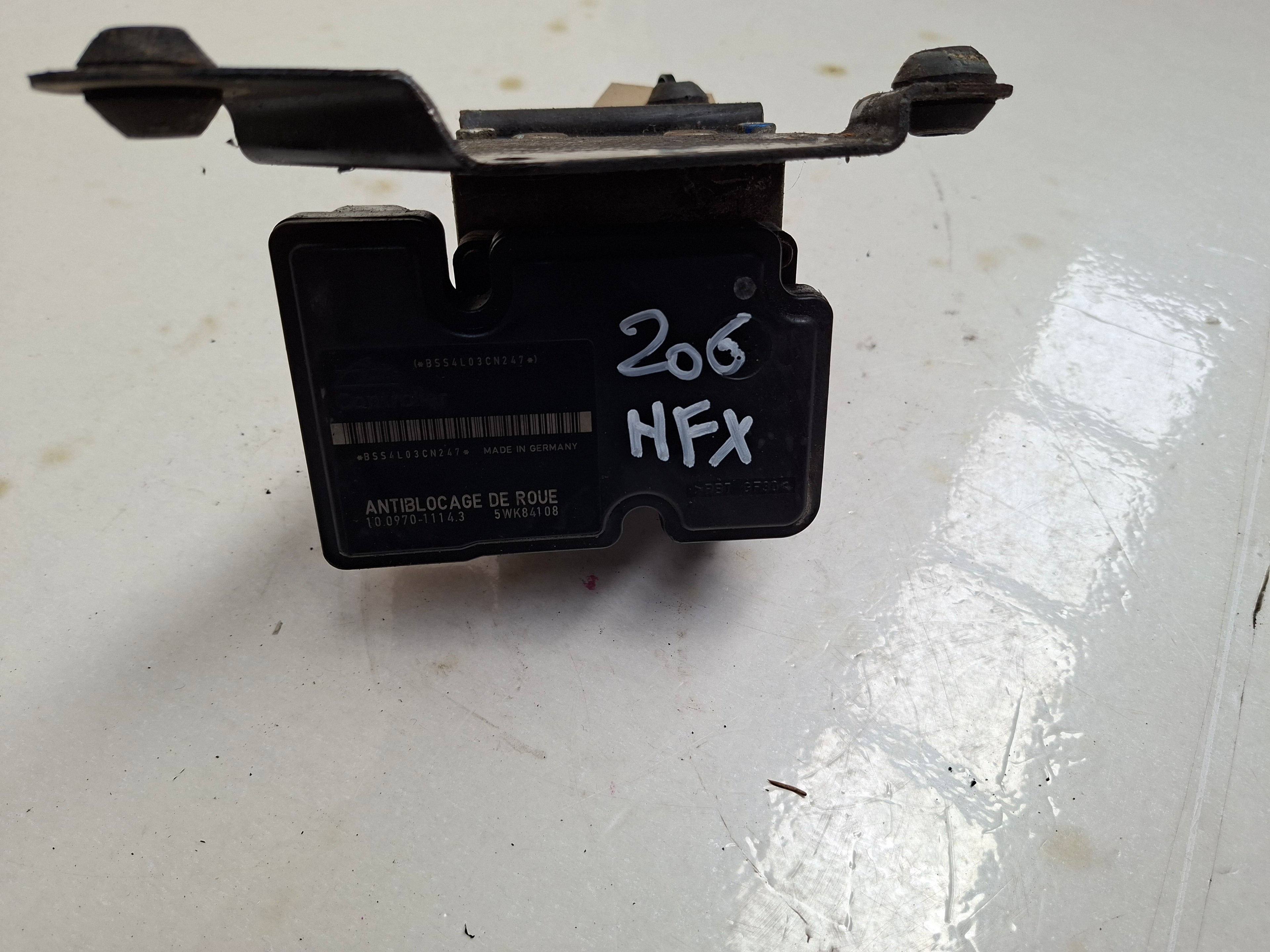 Origineel ABS-blok van een Peugeot 206 (OEM 4541 V1 / 4541 RW / 16 826 087 80), bouwjaar 2005