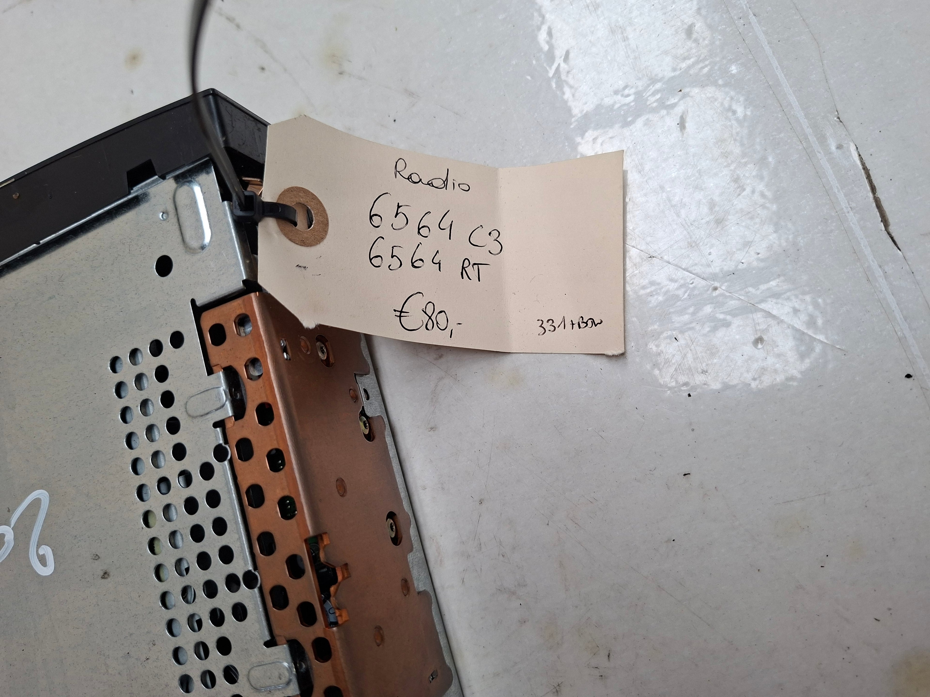Originele radio van een Peugeot 206 (OEM 6564 C3 / 6564 RT), bouwjaar 2004