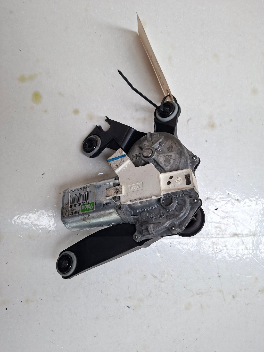 Originele achterruitenwissermotor van een Peugeot 206 (OEM 6405 H8), bouwjaar 2004


