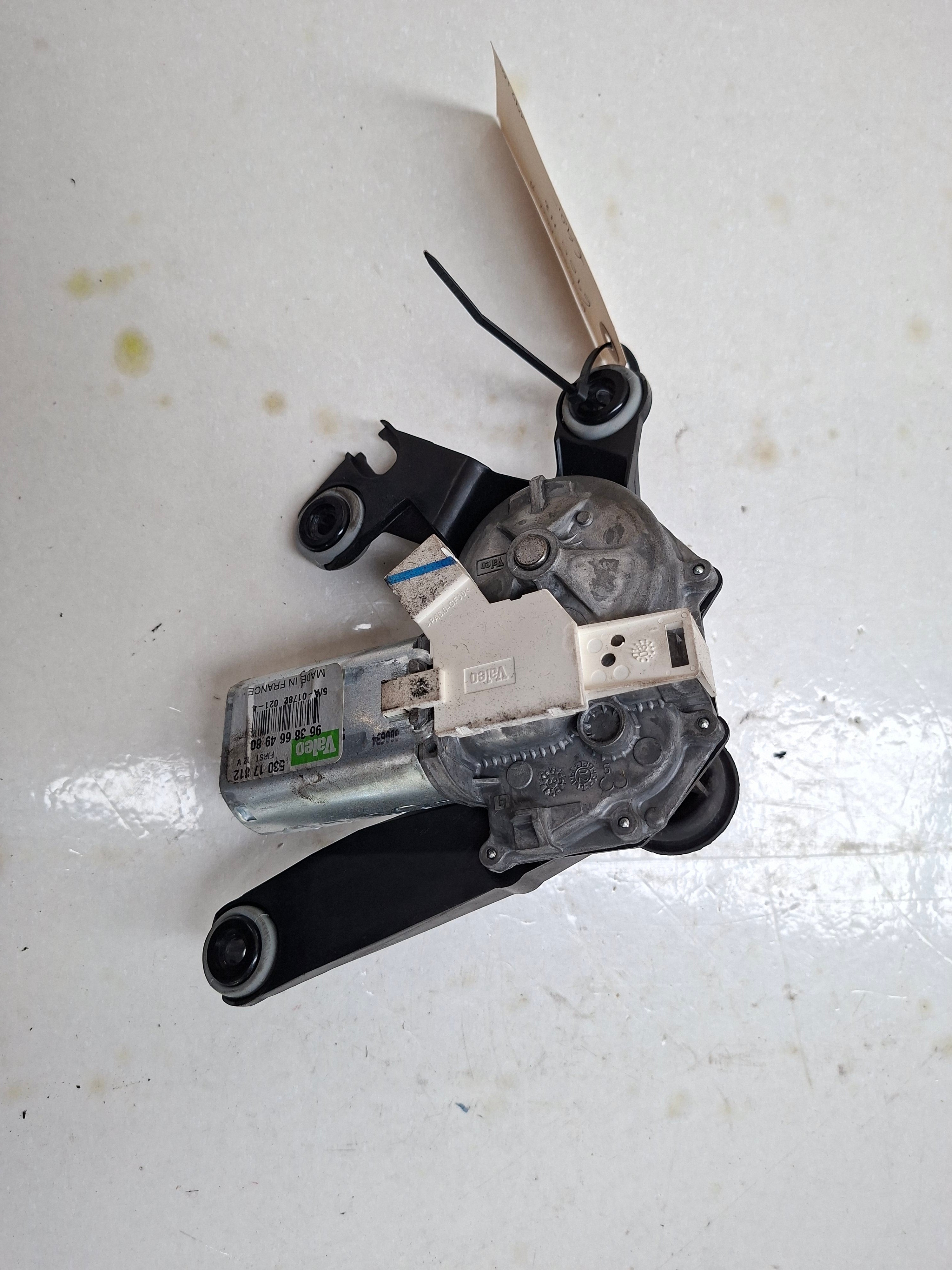 Originele achterruitenwissermotor van een Peugeot 206 (OEM 6405 H8), bouwjaar 2004

