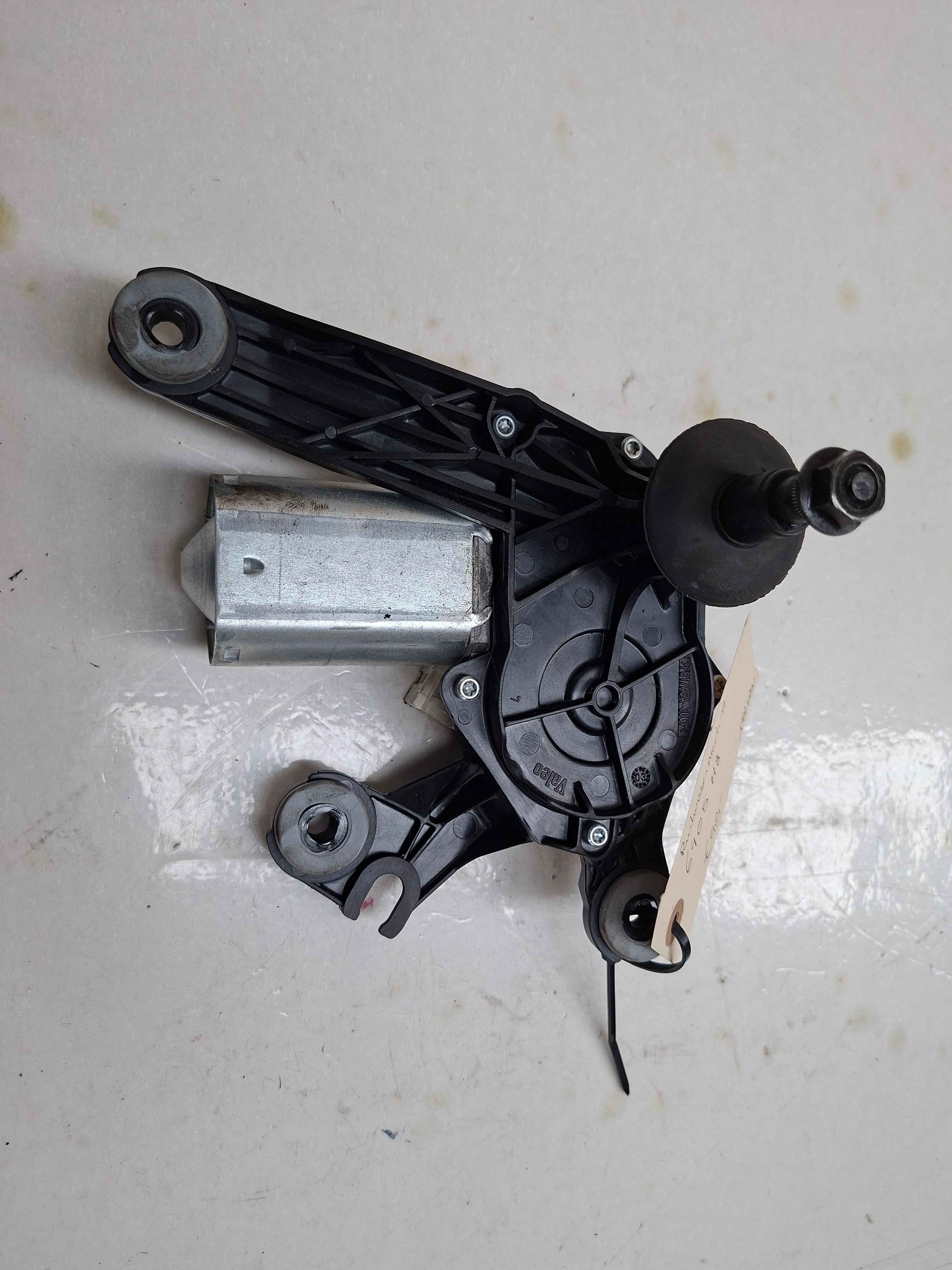 Originele achterruitenwissermotor van een Peugeot 206 (OEM 6405 H8), bouwjaar 2004

