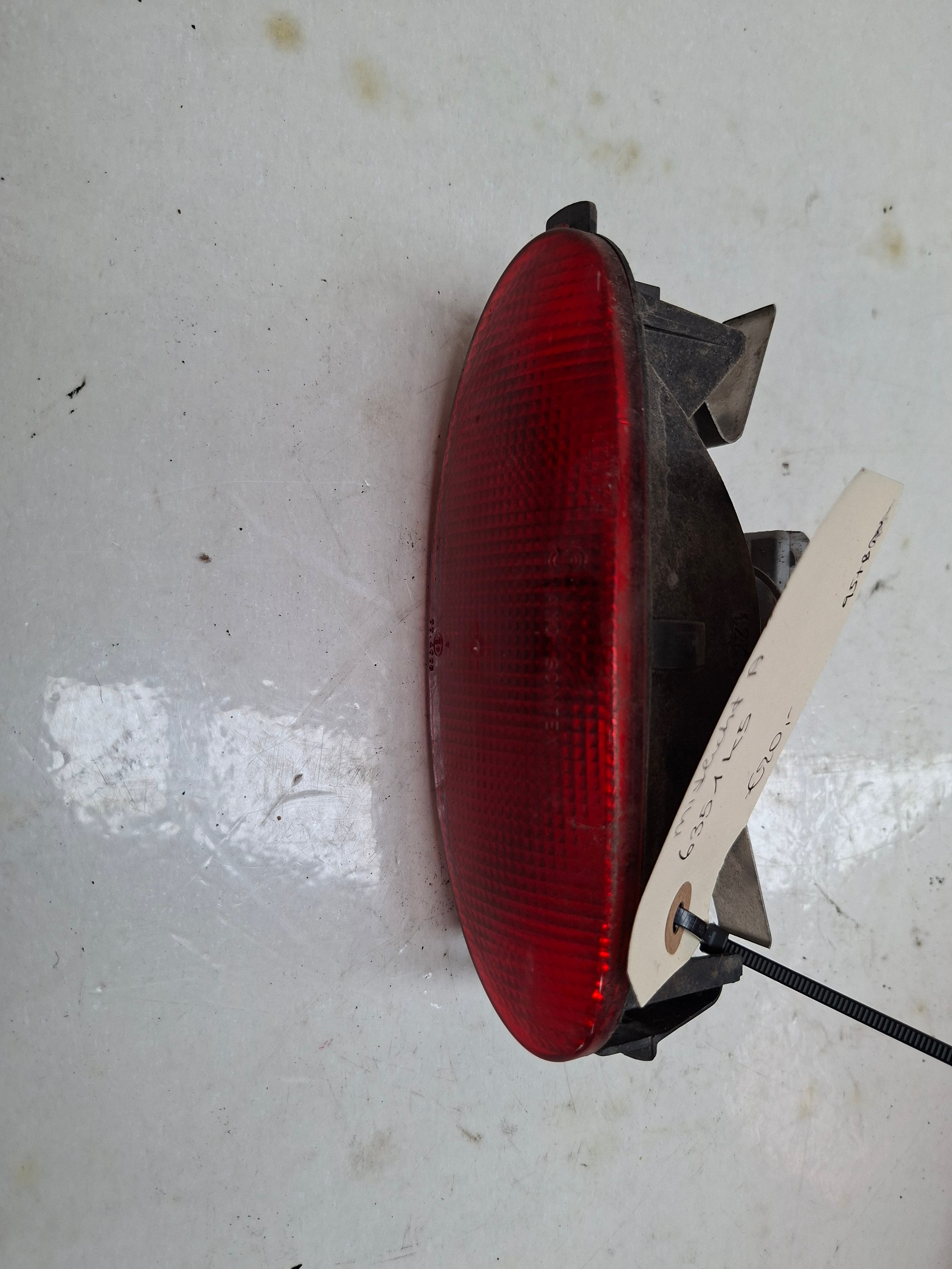 Origineel mistlicht achter van een Peugeot 206 (OEM 6351 K5), bouwjaar 2004