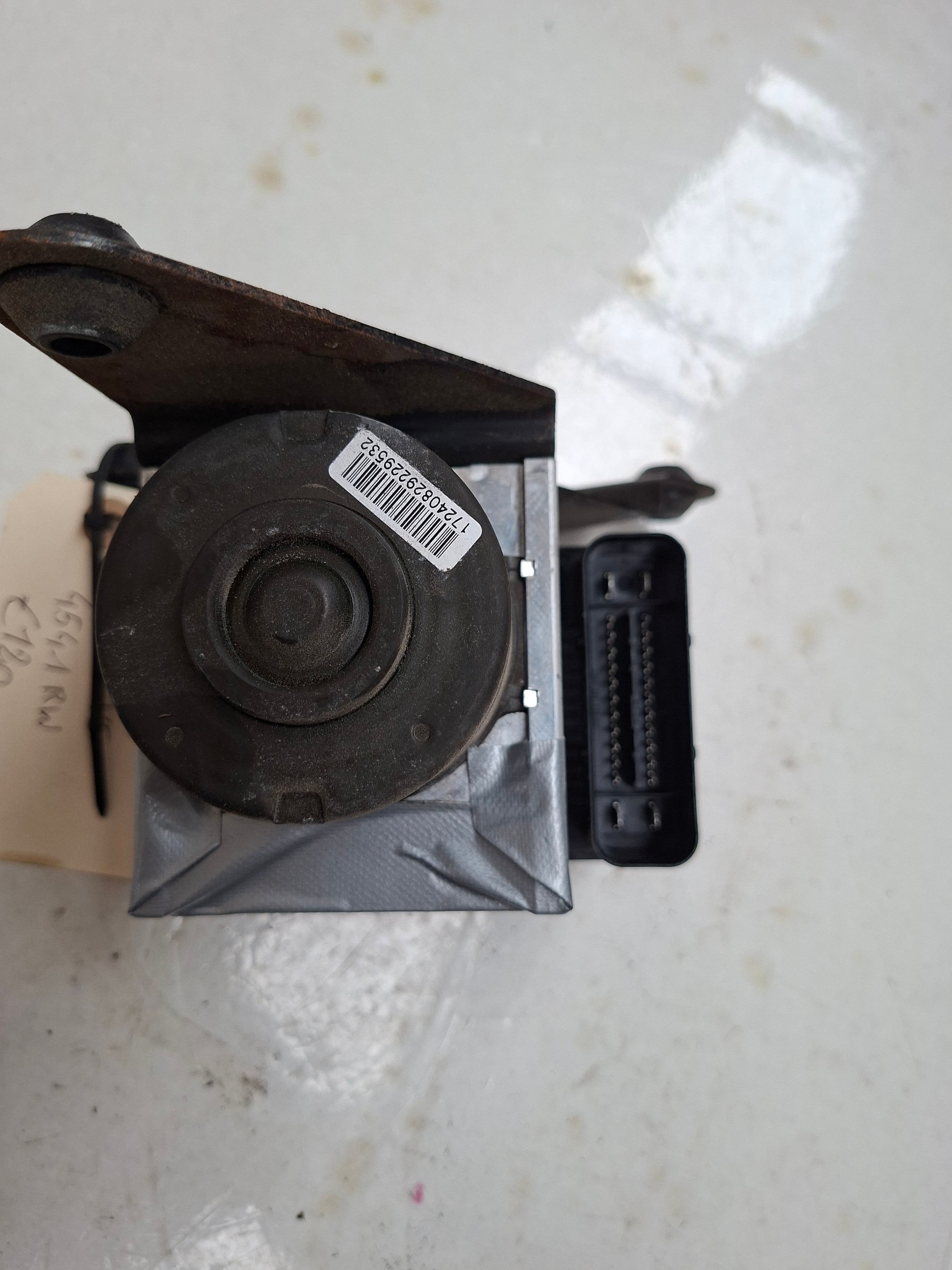 Origineel ABS-blok van een Peugeot 206 (OEM 4541 V5 / 4541 RW), bouwjaar 2004