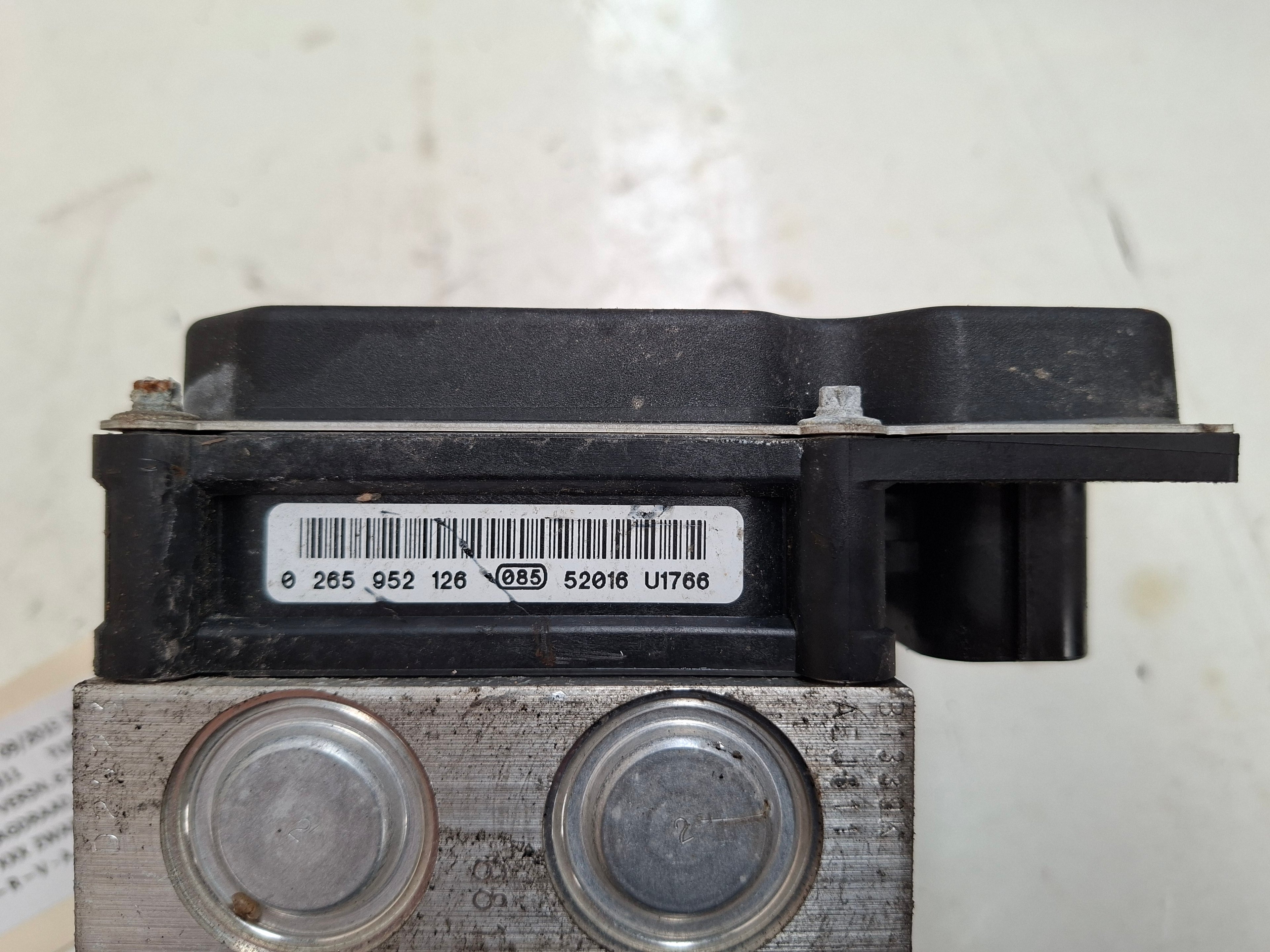 Origineel ABS-blok van een Peugeot 3008 T84 (OEM 16 121 450 80 / 16 809 219 80), bouwjaar 2015