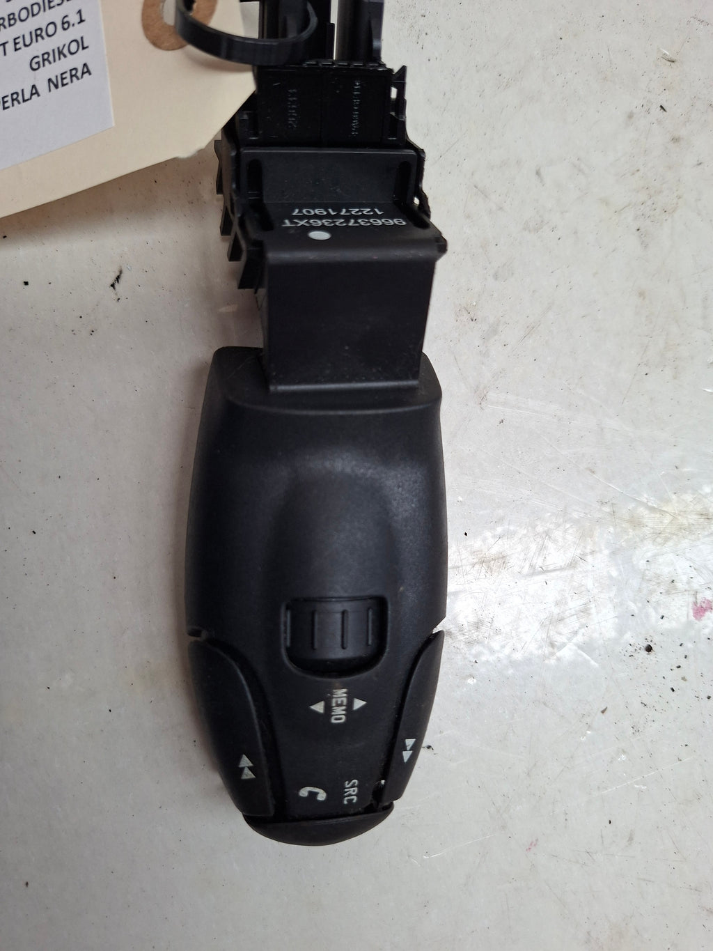 Originele bediening radio van een Peugeot 3008 T84 (OEM 6242 Z6), bouwjaar 2015