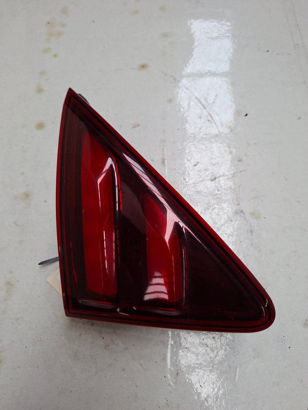 Origineel achterlicht links kofferklep van een Peugeot 3008 T84 (OEM 98 055 113 80), bouwjaar 2015