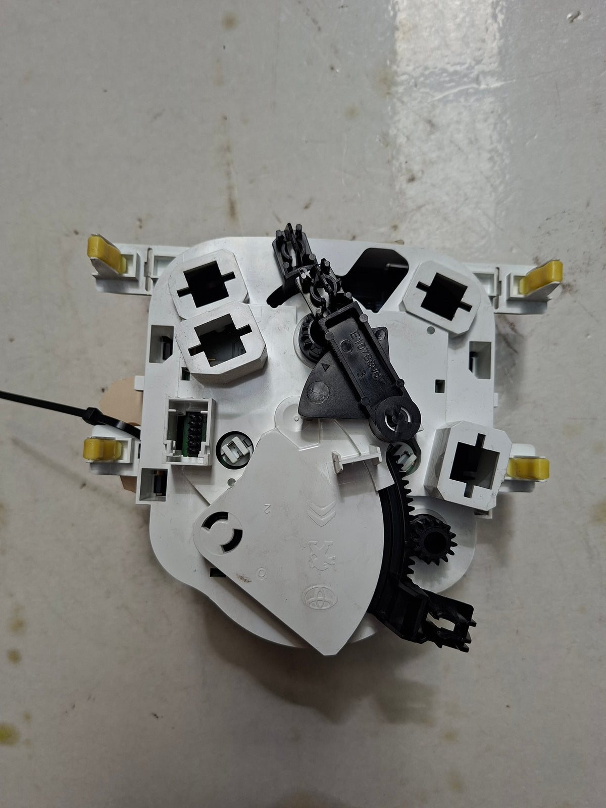 Origineel bedieningspaneel verwarming / airco van een Peugeot 108 (OEM 16 113 060 80), bouwjaar 2019