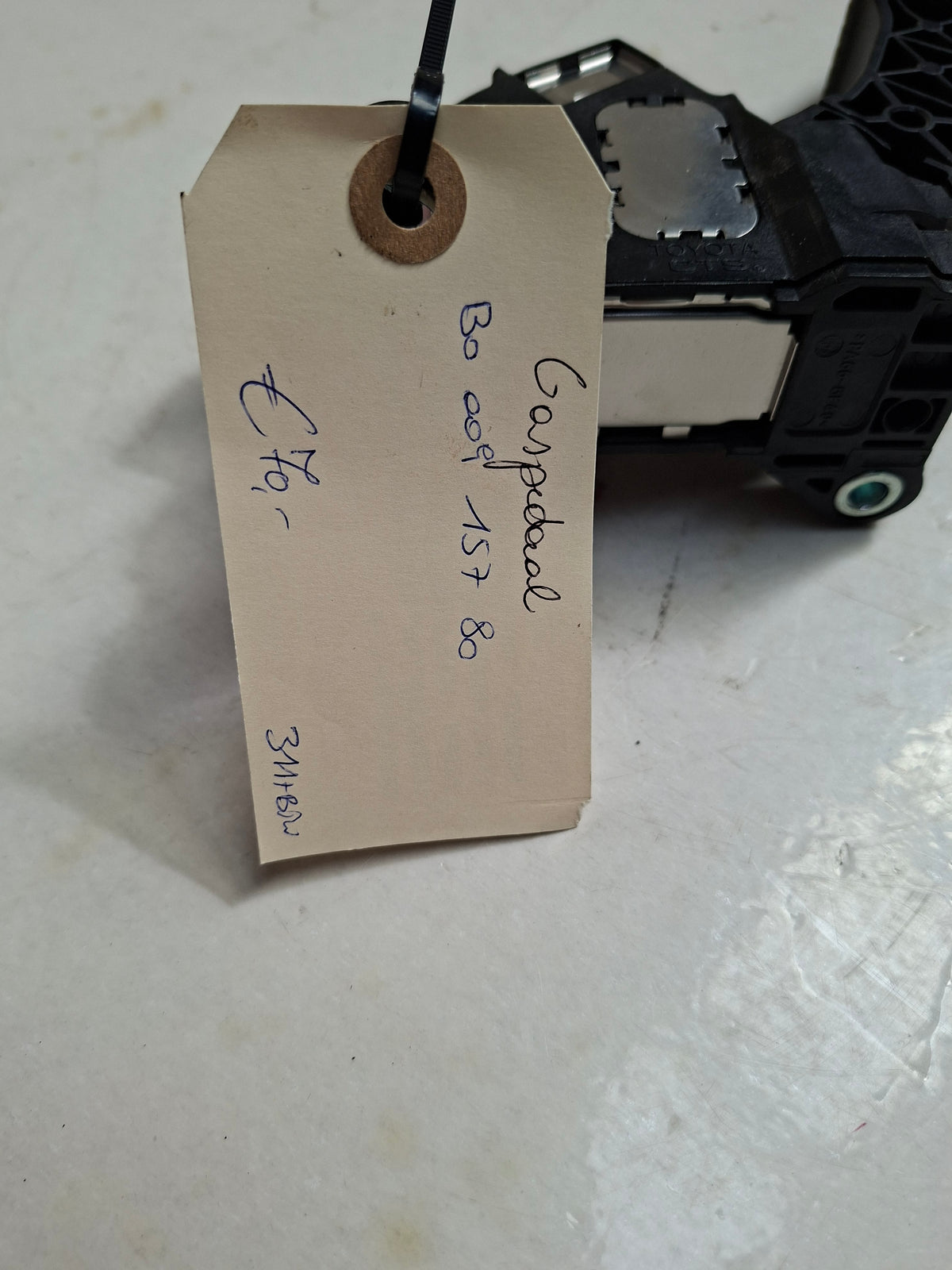 Origineel gaspedaal van een Peugeot 108 (OEM B0 009 157 80), bouwjaar 2019