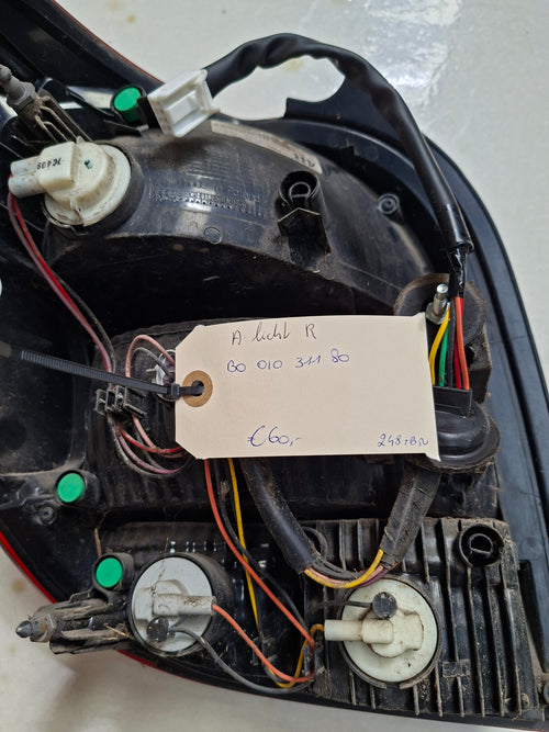 Origineel achterlicht rechts van een Peugeot 108 (OEM B0 010 311 80), bouwjaar 2019