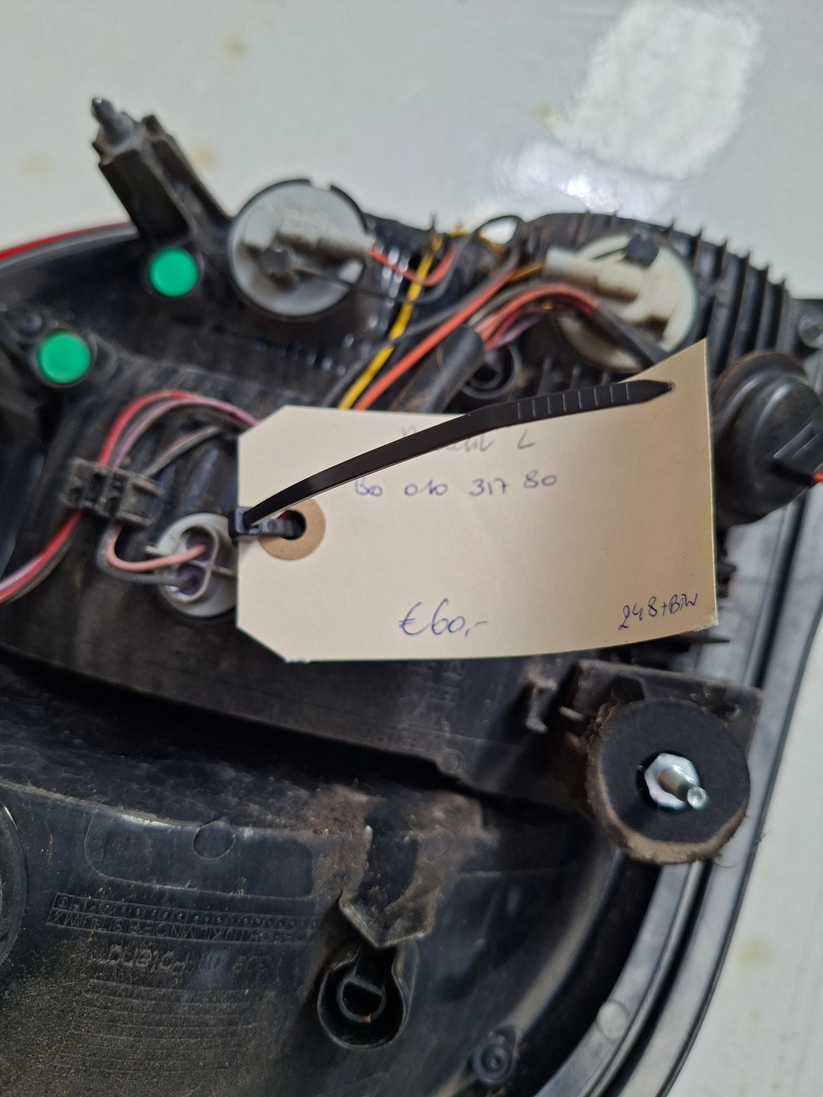 Origineel achterlicht links van een Peugeot 108 (OEM B0 010 317 80), bouwjaar 2019