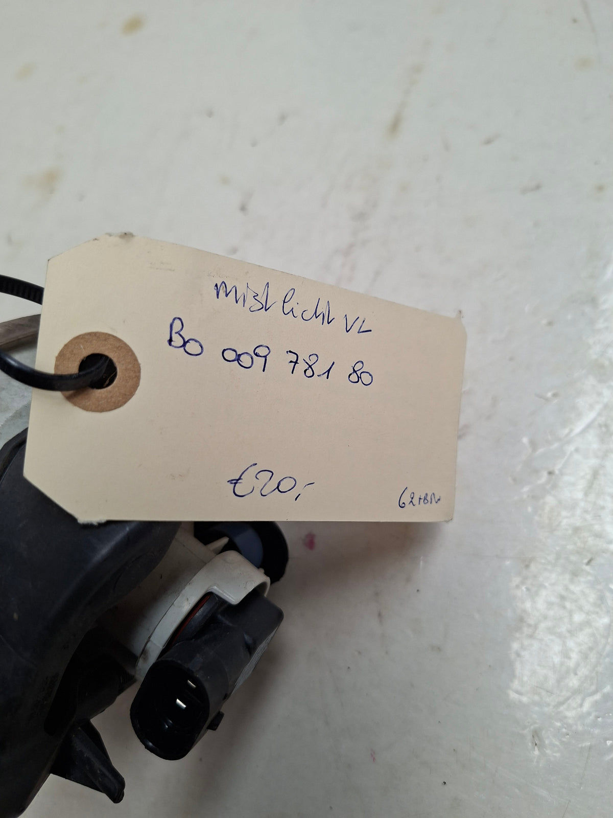 Origineel mistlicht linksvoor van een Peugeot 108 (OEM B0 009 781 80), bouwjaar 2019